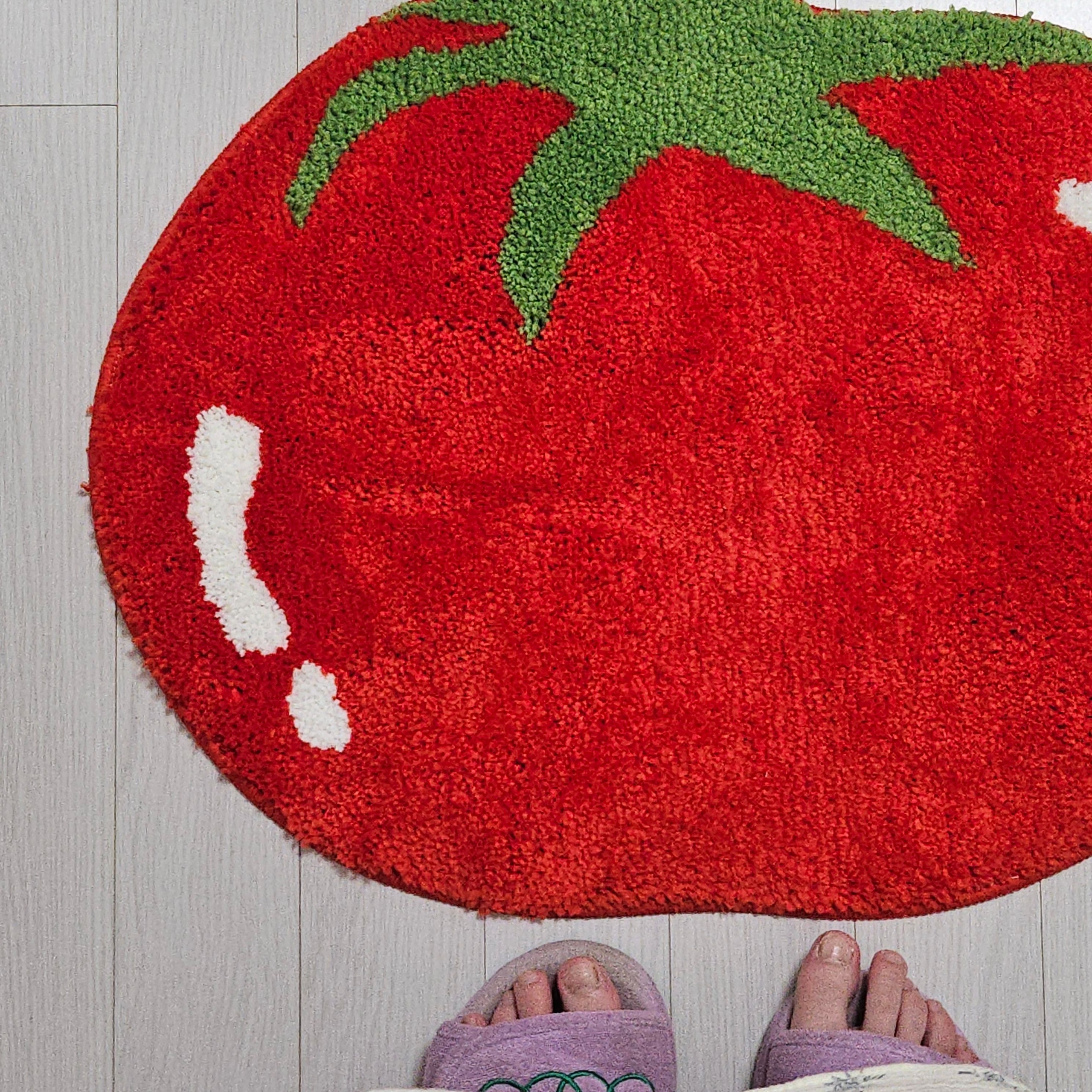Tomato Tufted Accent Rug user photo