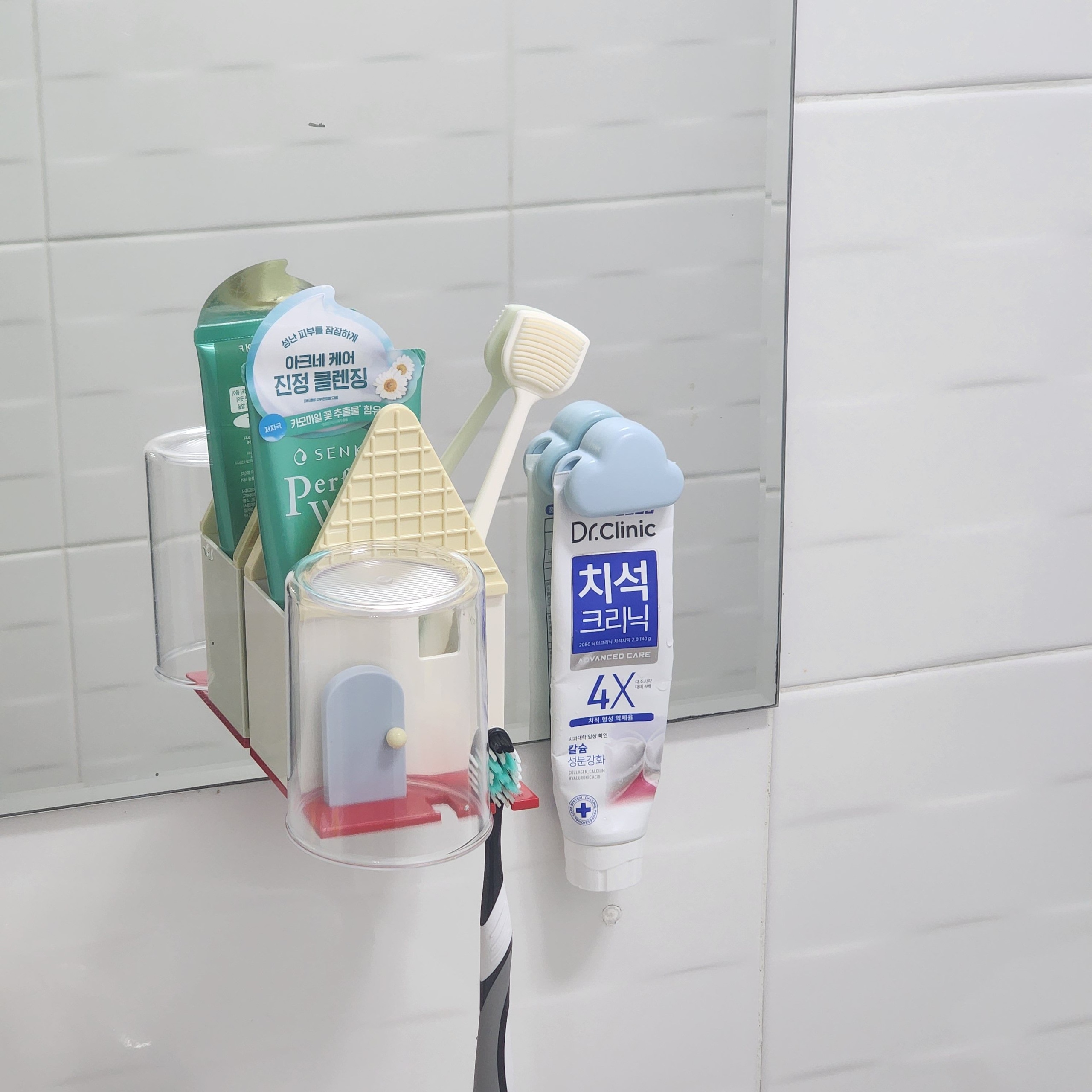 Flip House Toothbrush Holder Set user photo