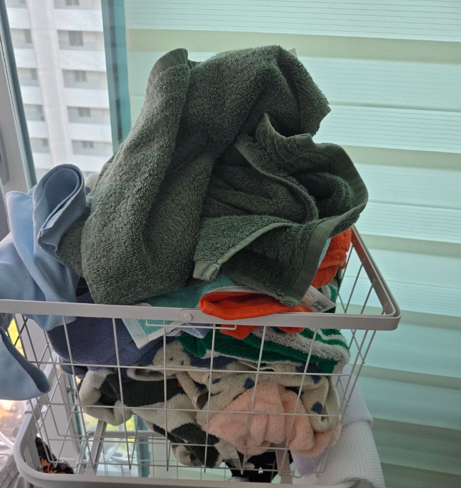 Dove 4-Frame 3-Tier Rolling Laundry Basket Trolley user photo
