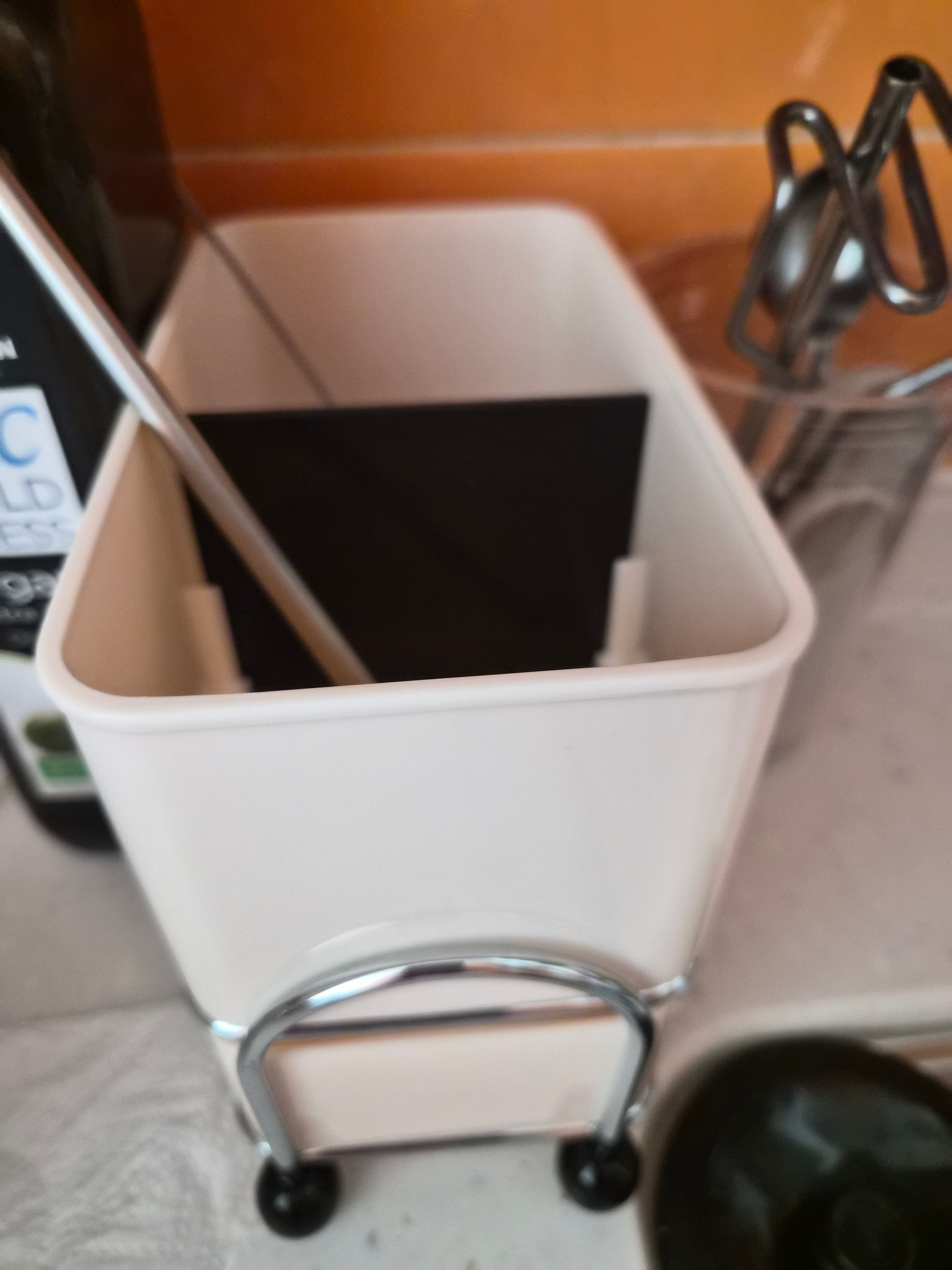 Bauhaus 2-Compartment Draining Cutlery & Utensil Holder user photo