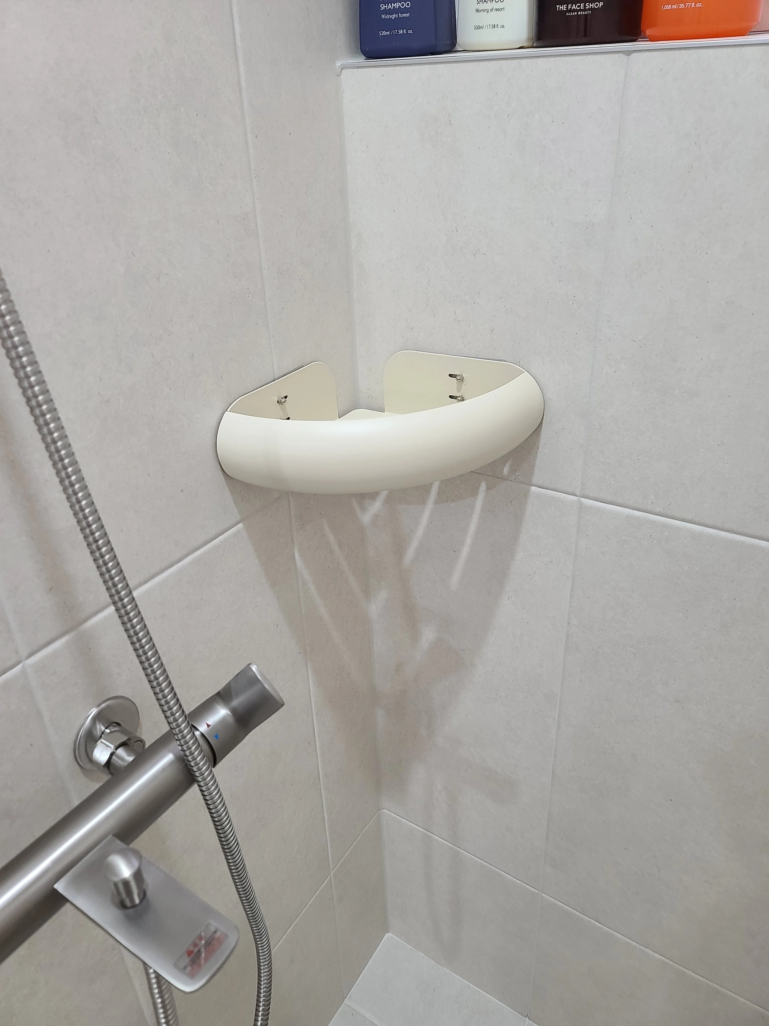 No-Drill Aluminum Bathroom Corner Shelf user photo