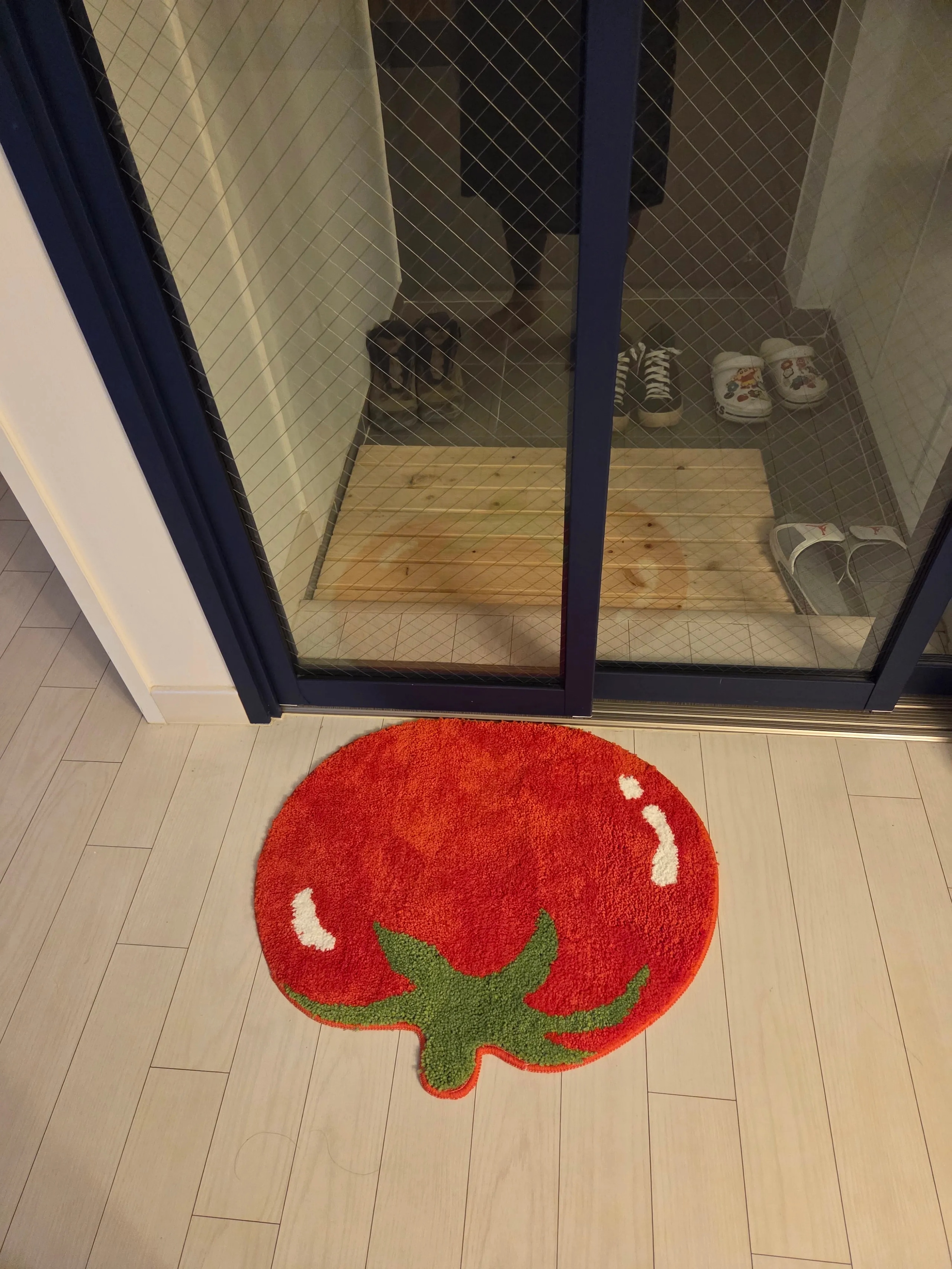 Tomato Tufted Accent Rug user photo