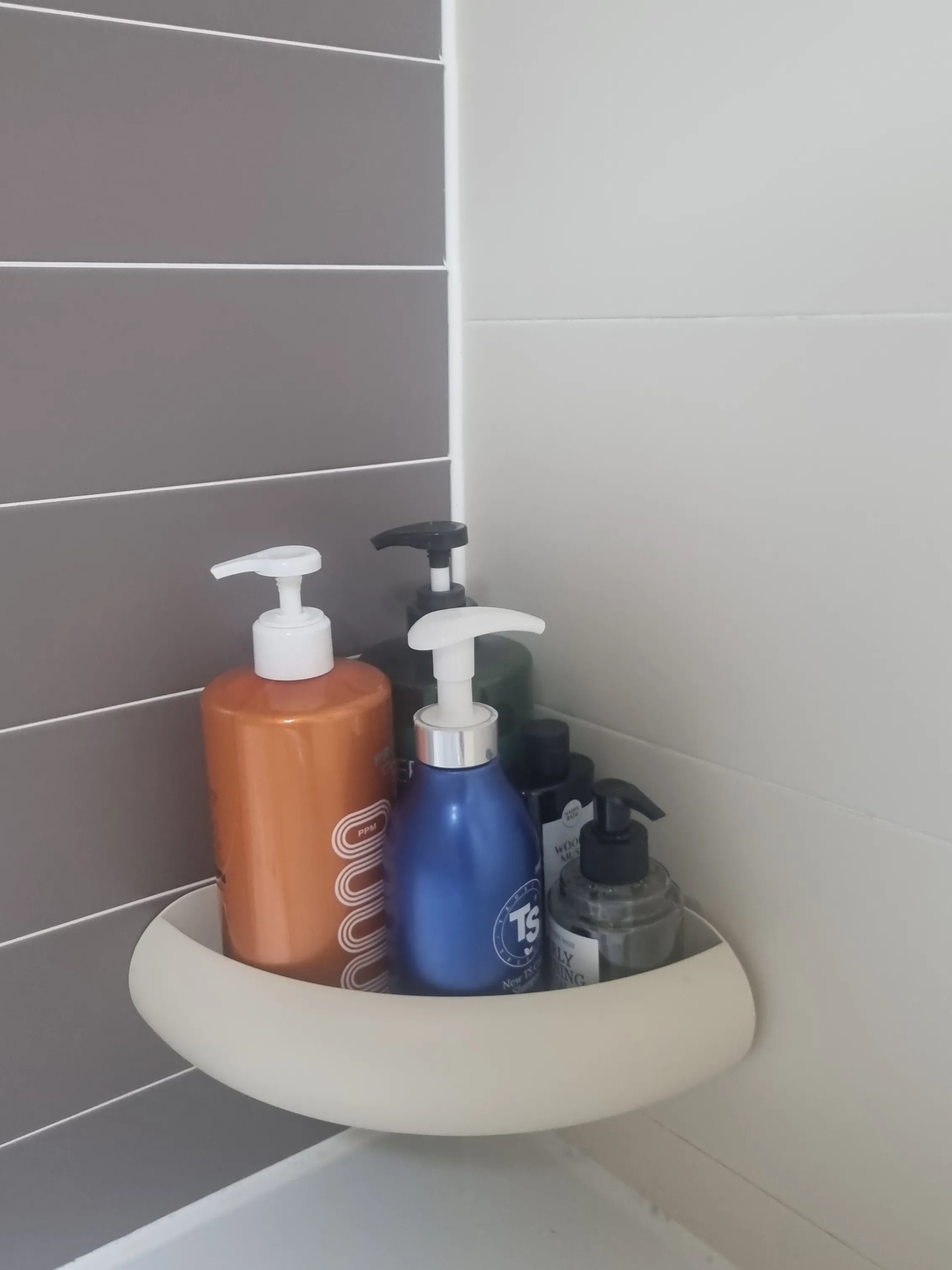 No-Drill Aluminum Bathroom Corner Shelf user photo