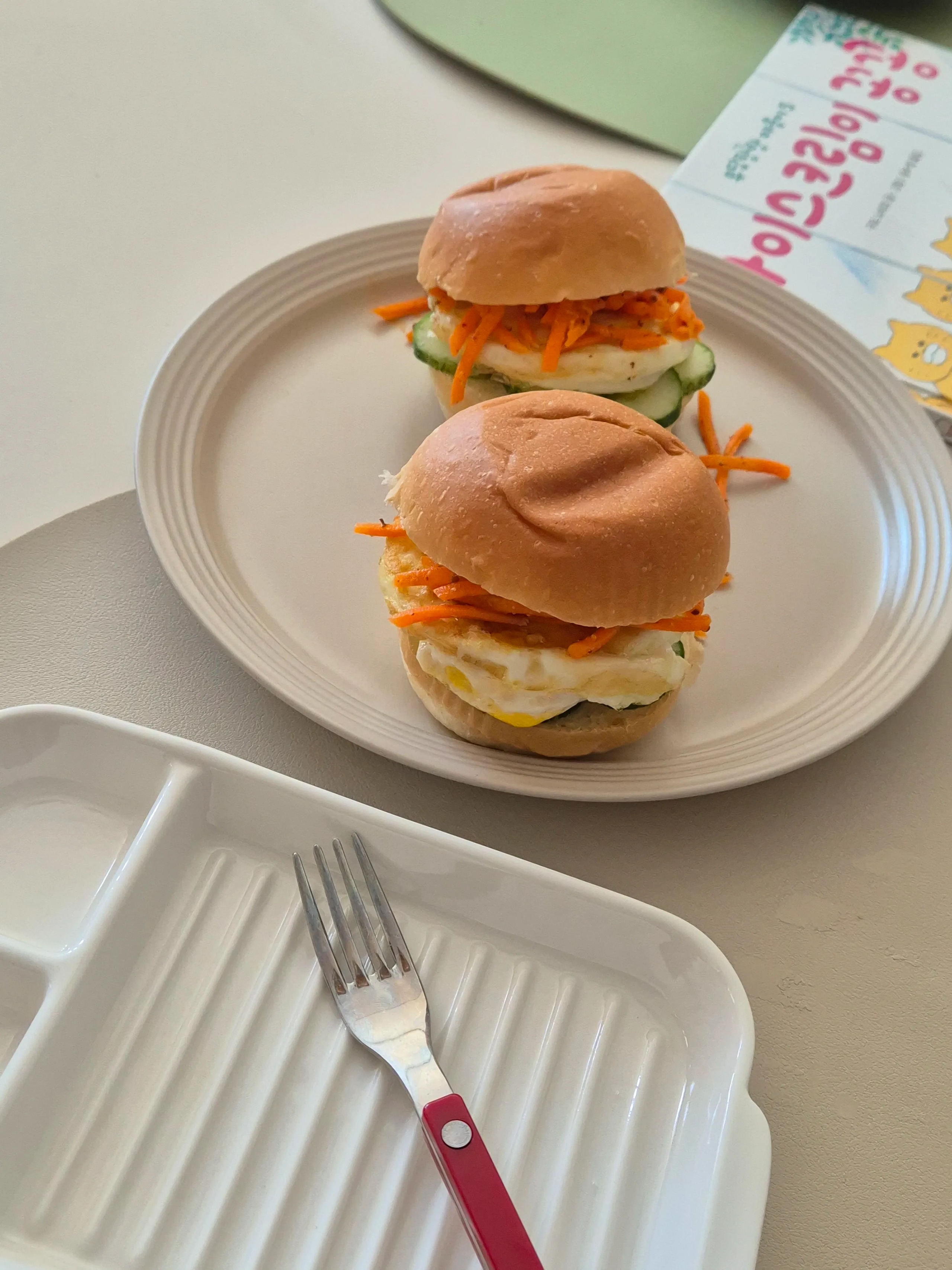 Odette Ceramic Divided Side Plate Set (2-Piece) user photo