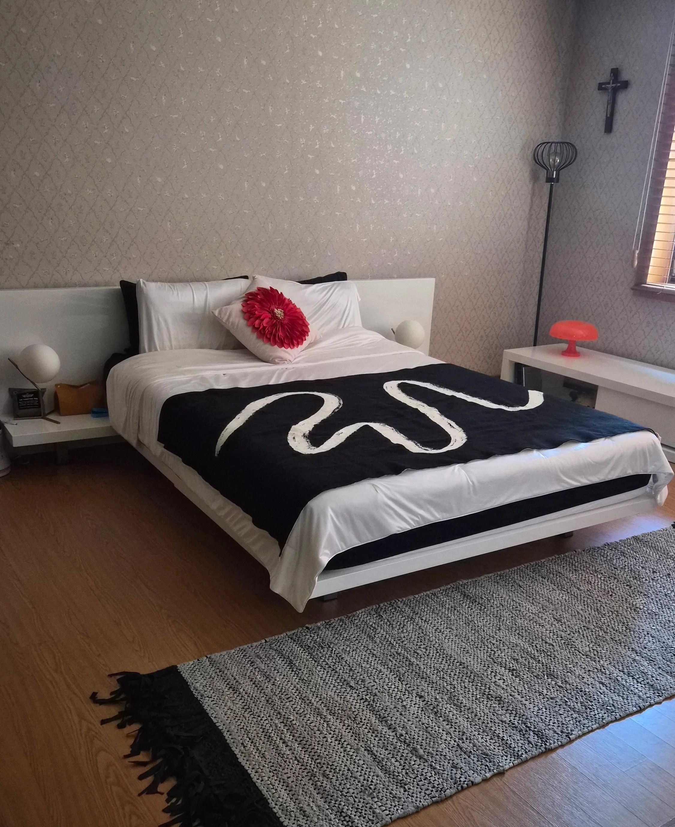 Brush Pattern Reversible Knit Blanket user photo