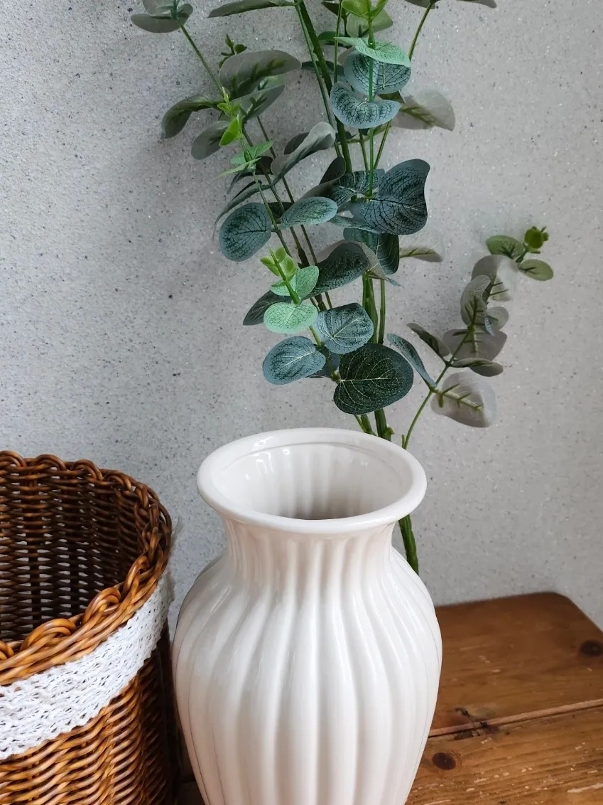 Premium Milk Brew Round Pleated Ceramic Vase user photo