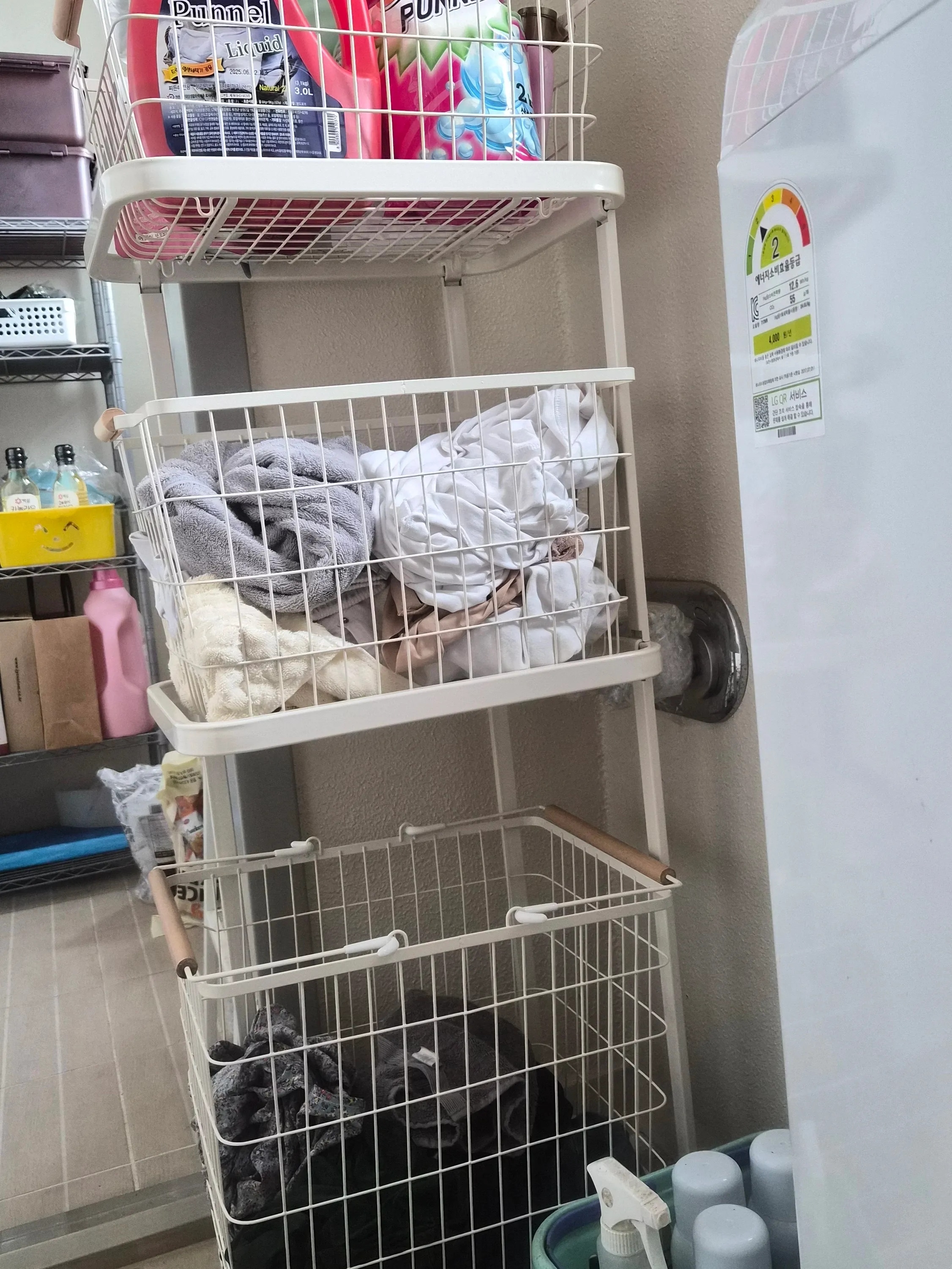 Rollbin Vibe 3-Tier Rolling Laundry Cart user photo