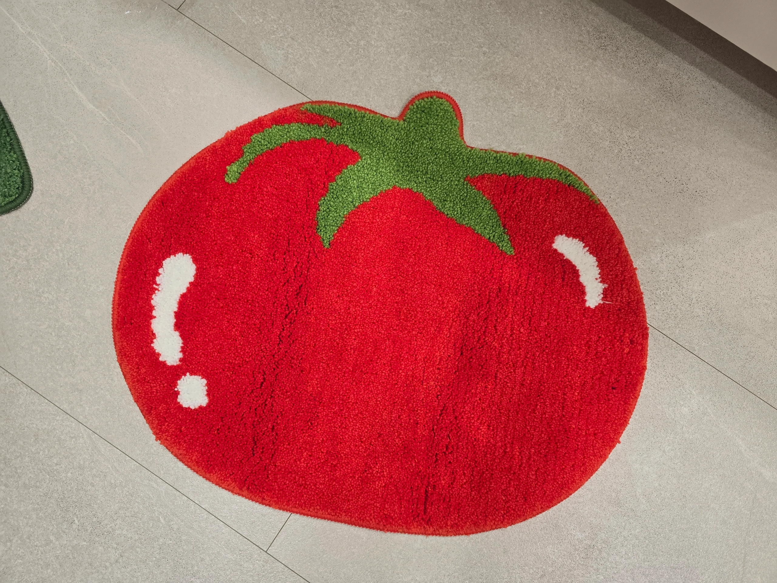 Tomato Tufted Accent Rug user photo