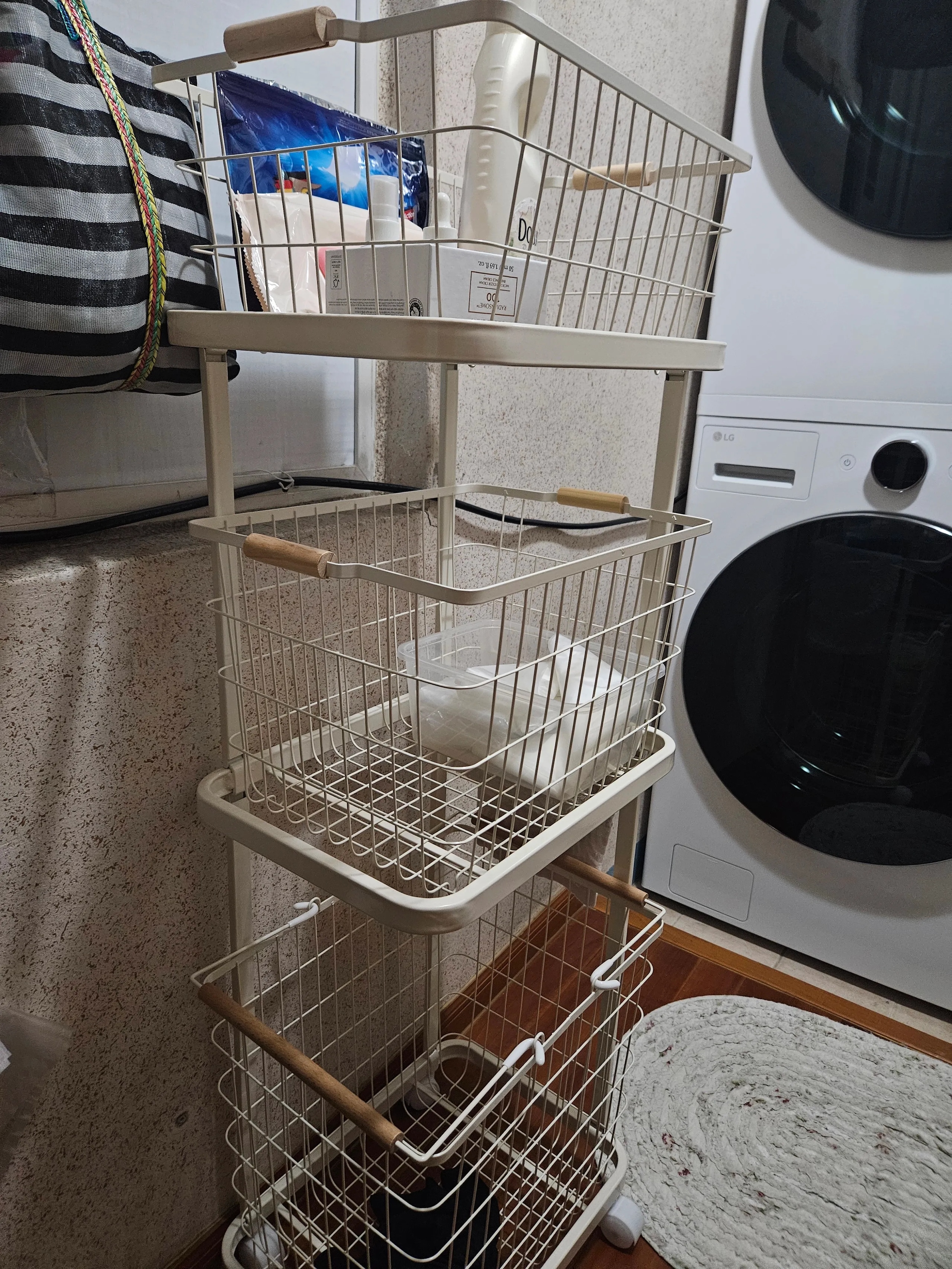 Rollbin Vibe 3-Tier Rolling Laundry Cart user photo