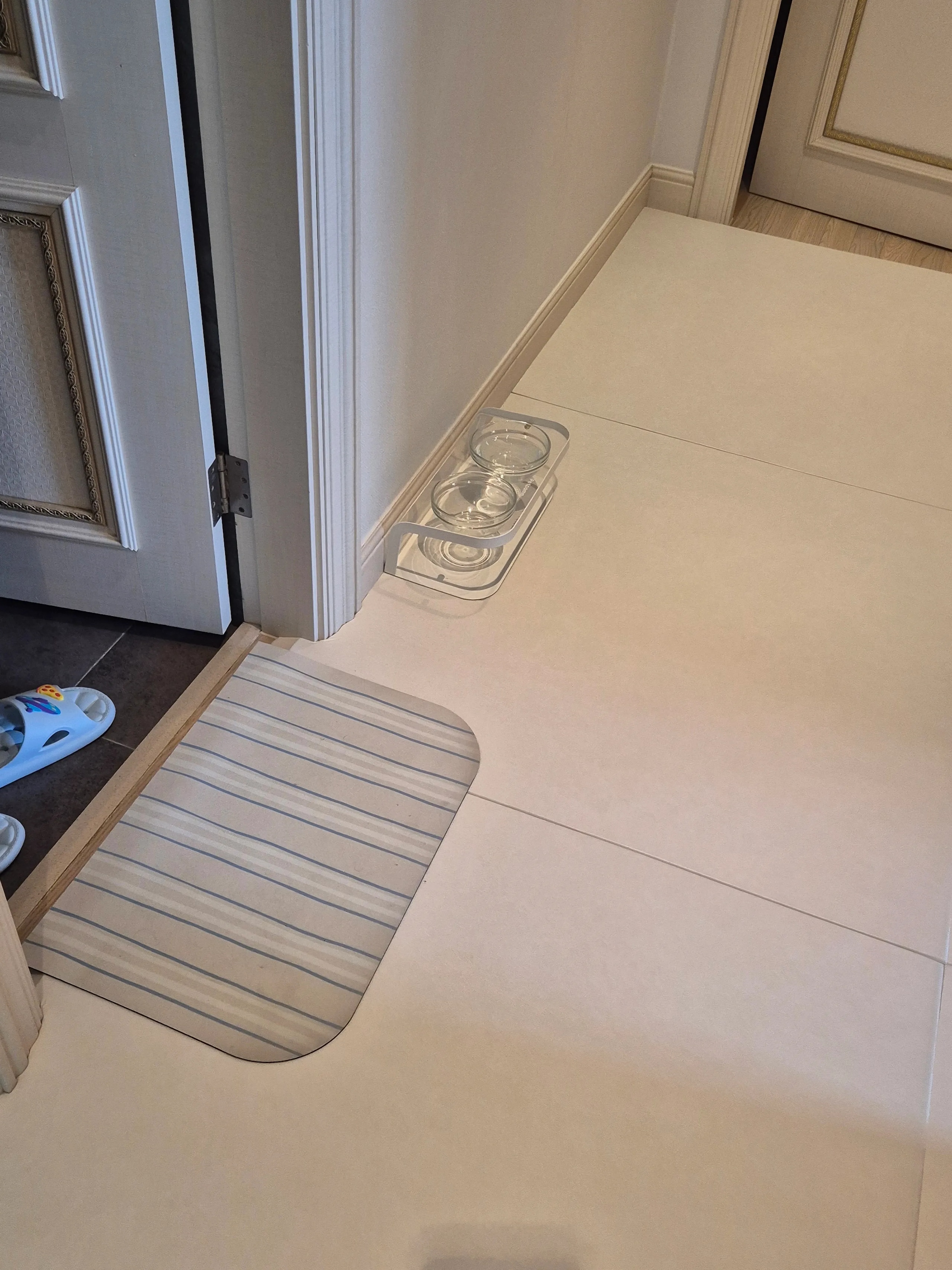 Washable Stripe Diatomite Shape Bath Mat user photo