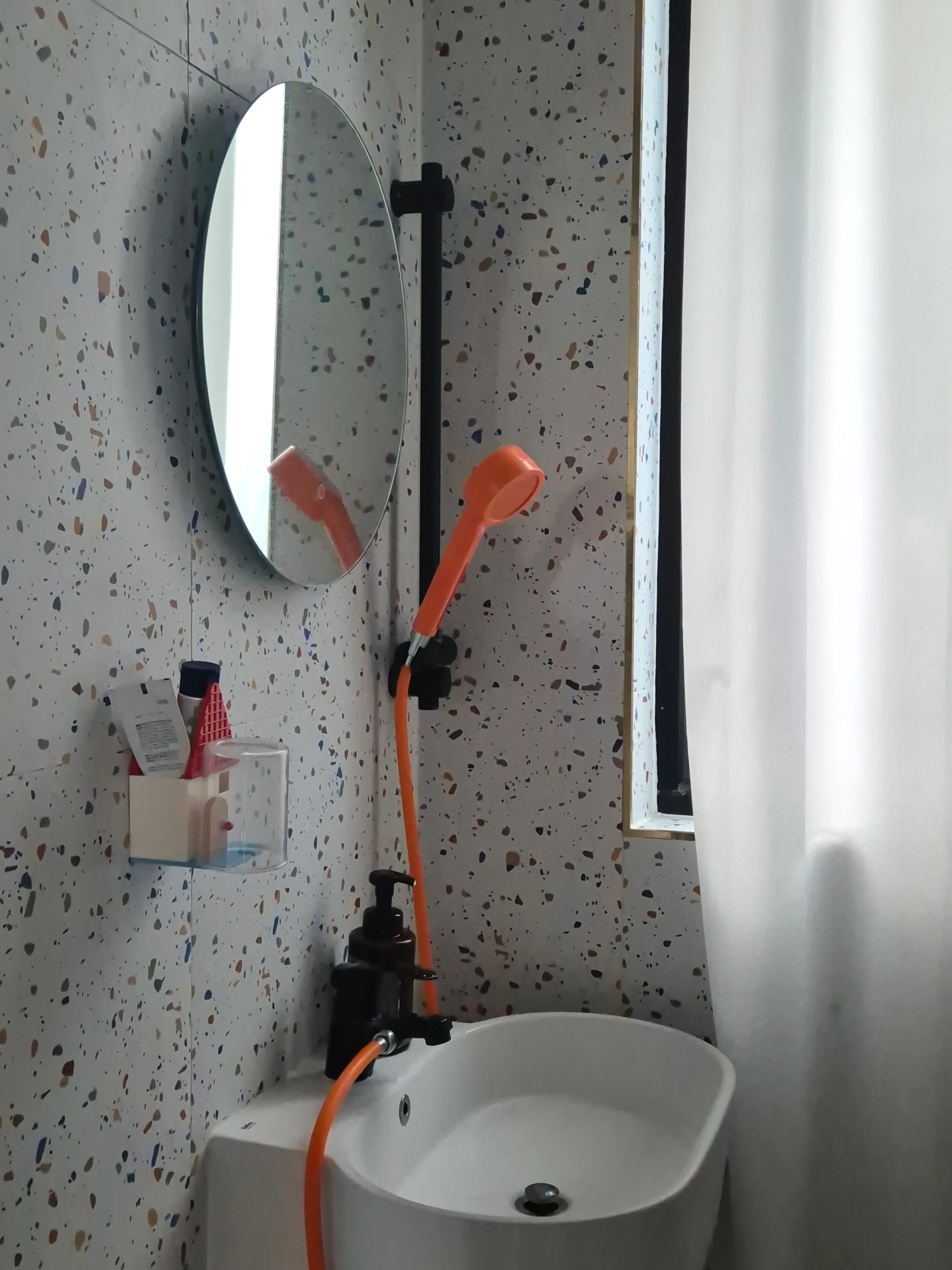 Flip House Toothbrush Holder Set user photo