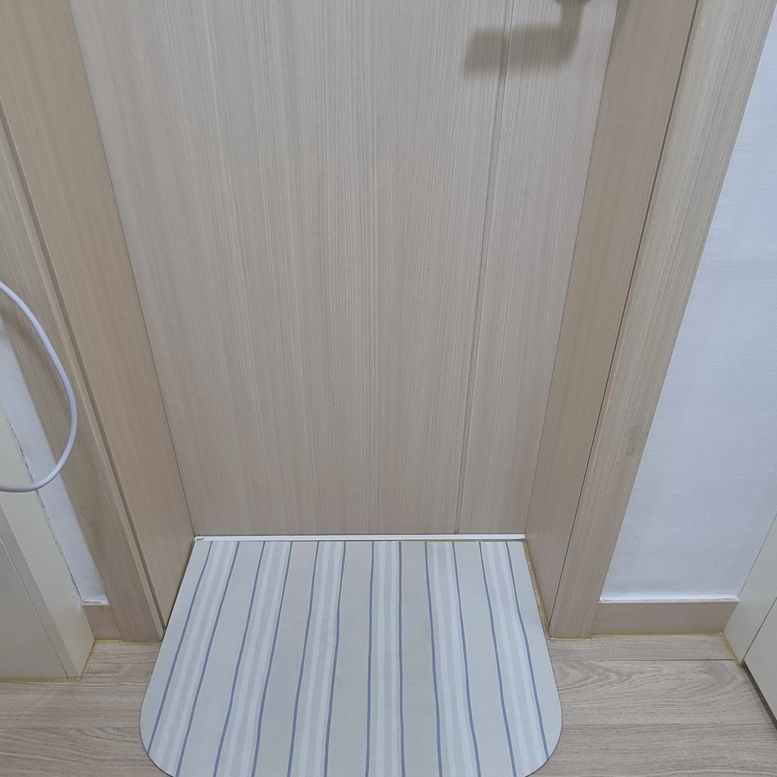 Washable Stripe Diatomite Shape Bath Mat user photo