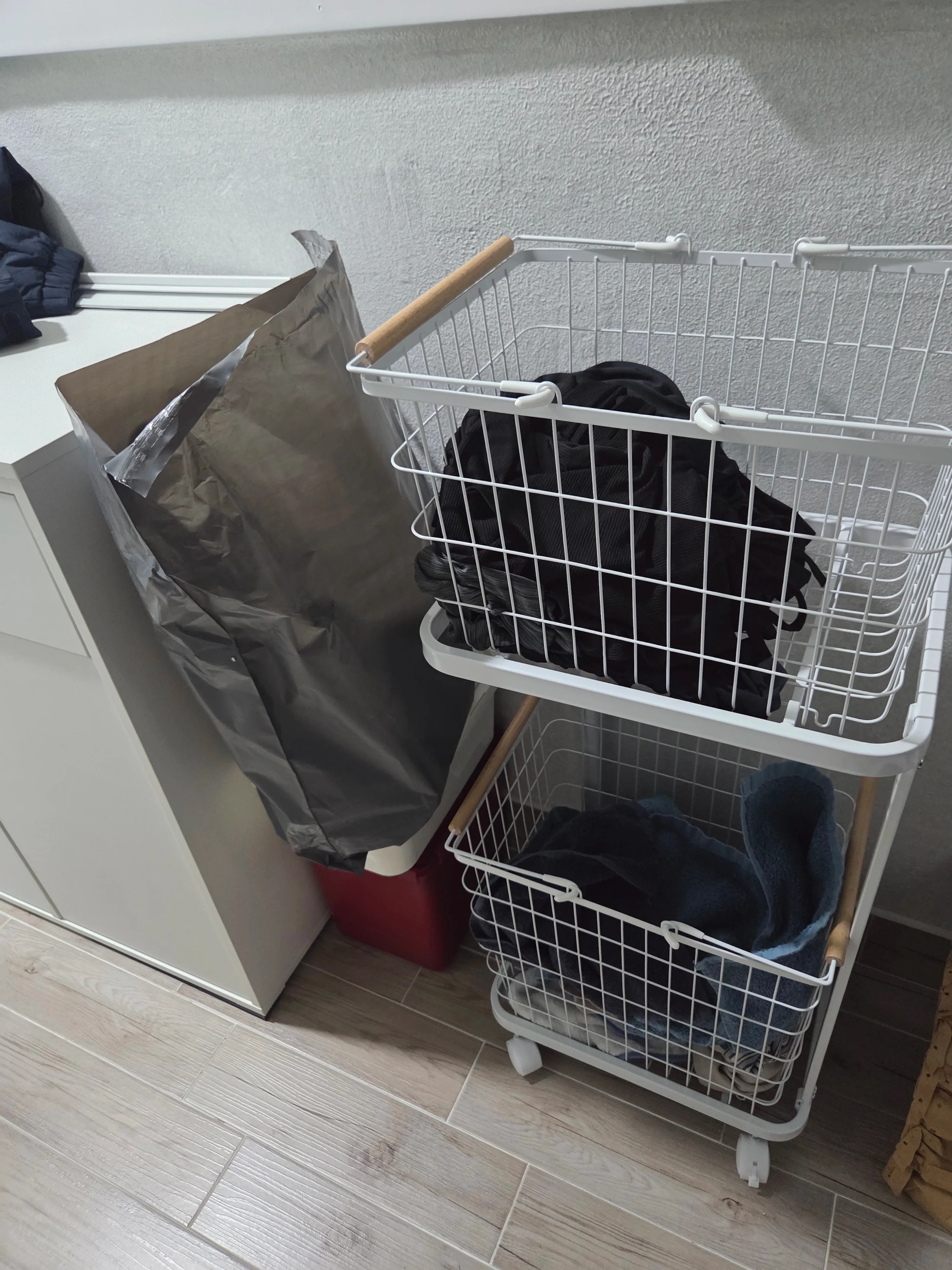 Rollbin Vibe 3-Tier Rolling Laundry Cart user photo