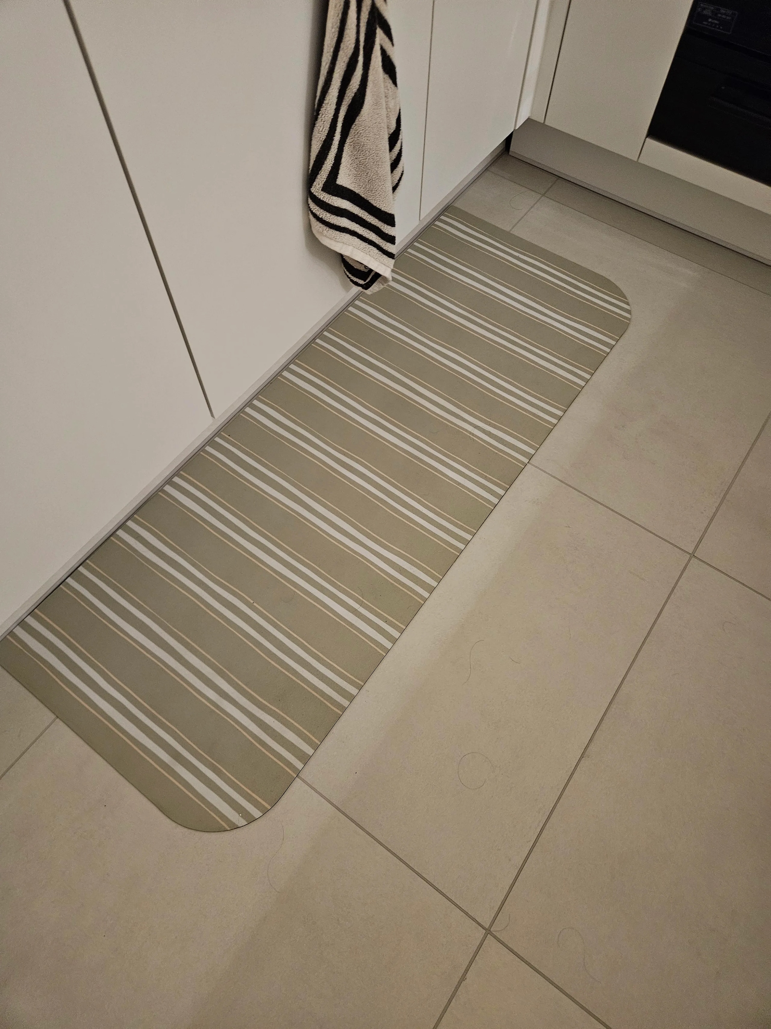 Washable Stripe Diatomite Shape Bath Mat user photo