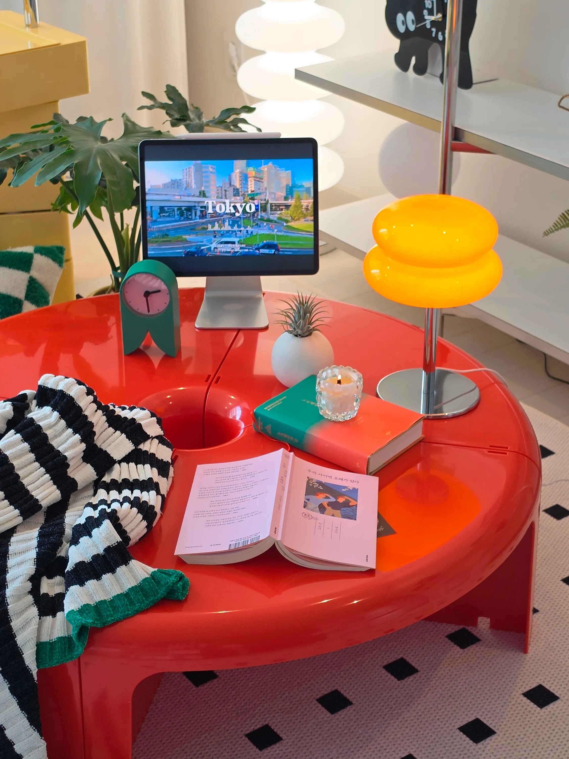 Quarter Modular Round Coffee Table user photo