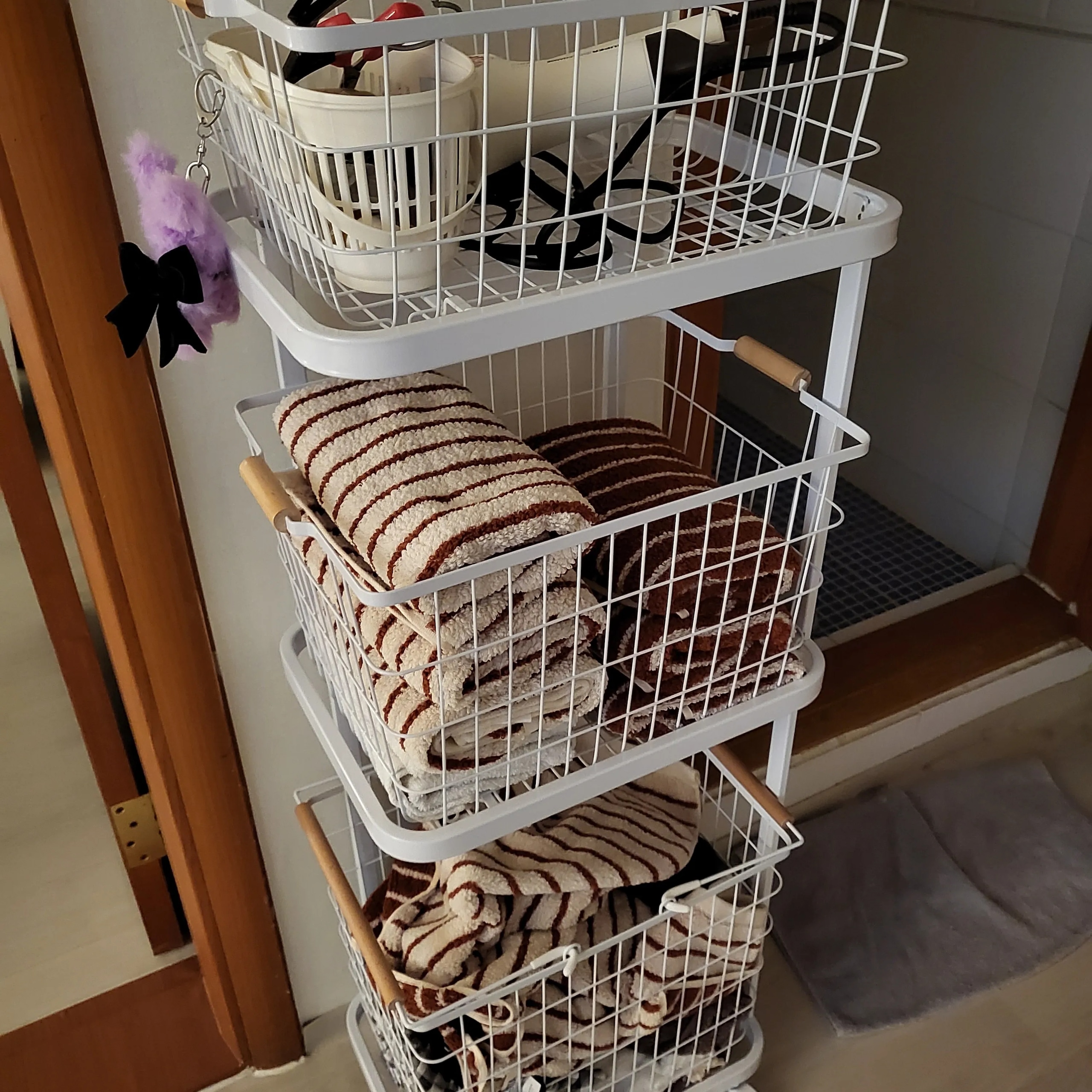 Rollbin Vibe 3-Tier Rolling Laundry Cart user photo
