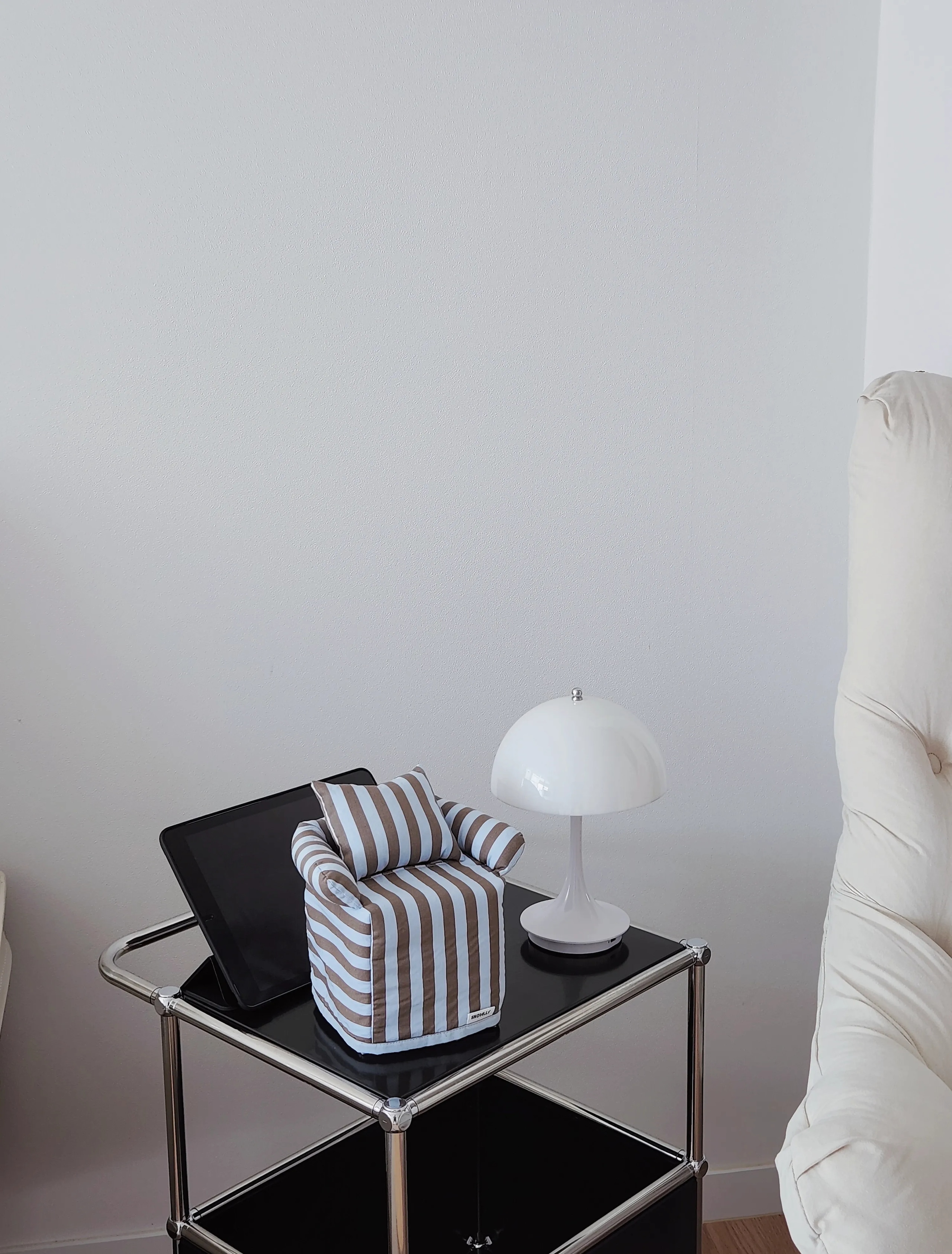 Ink Cube Modern Rolling Bar Cart user photo