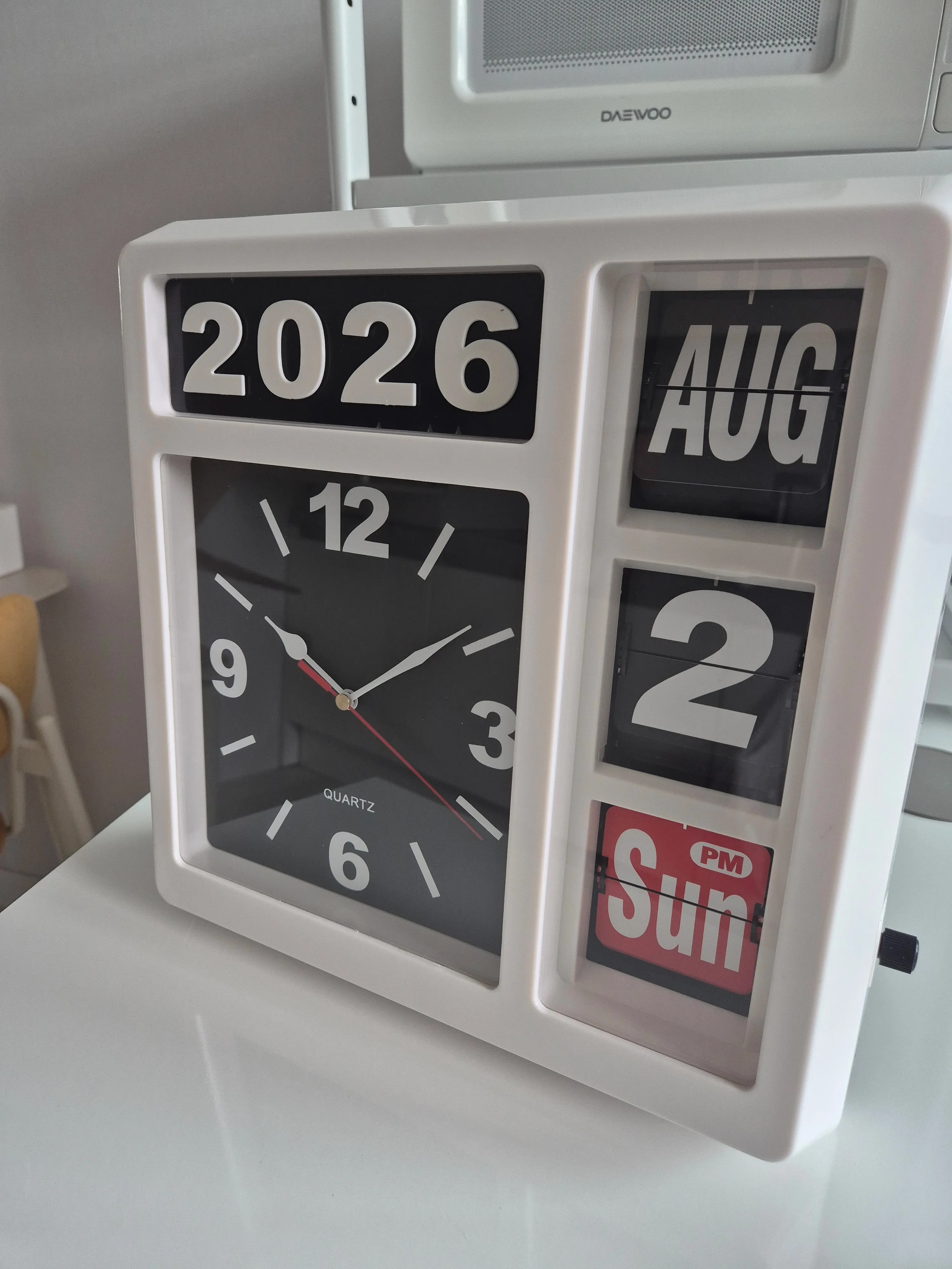 Wemble Silent Flip Perpetual Calendar Wall Clock user photo