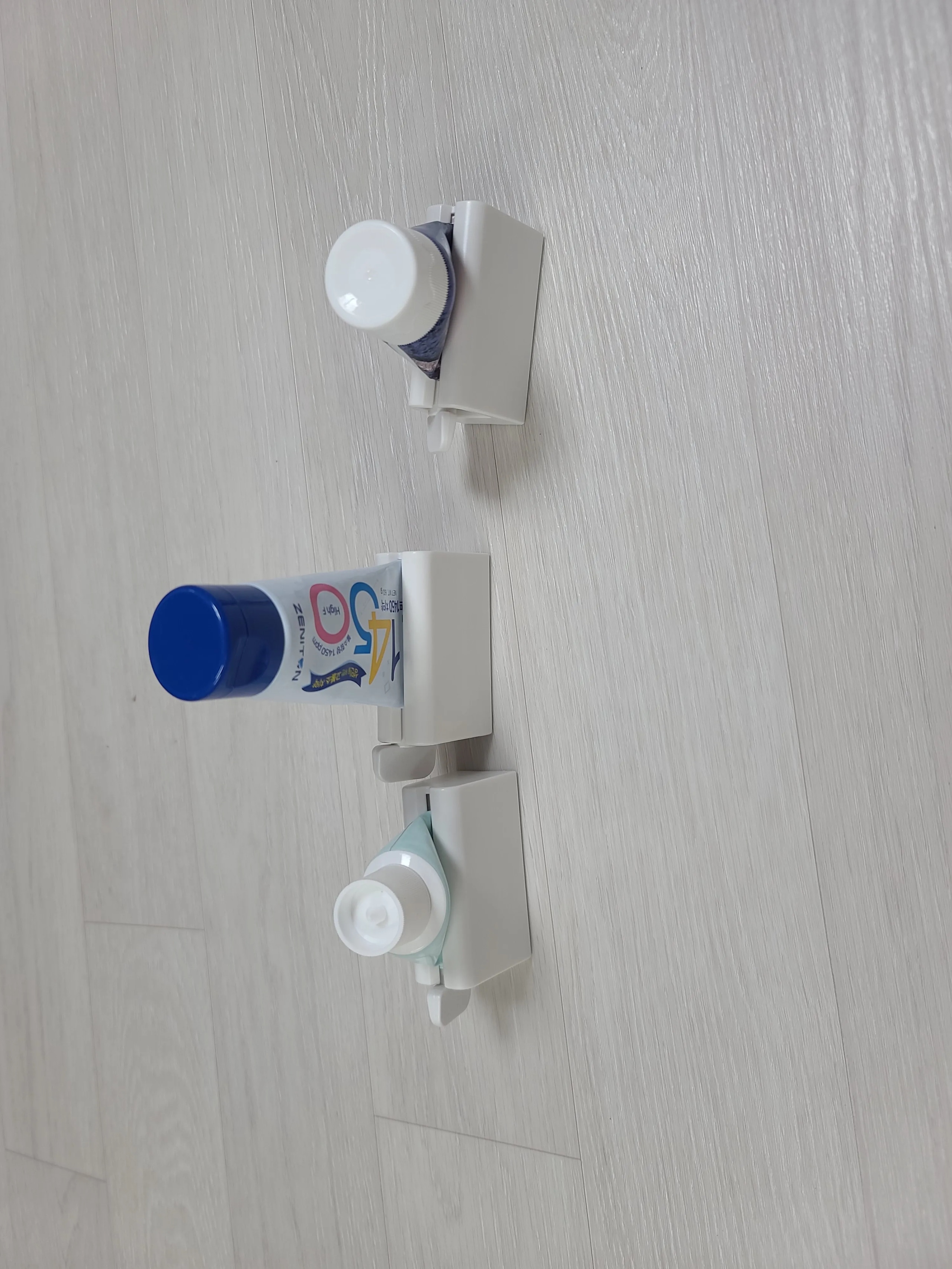 Easy Squeeze Toothpaste Dispenser user photo