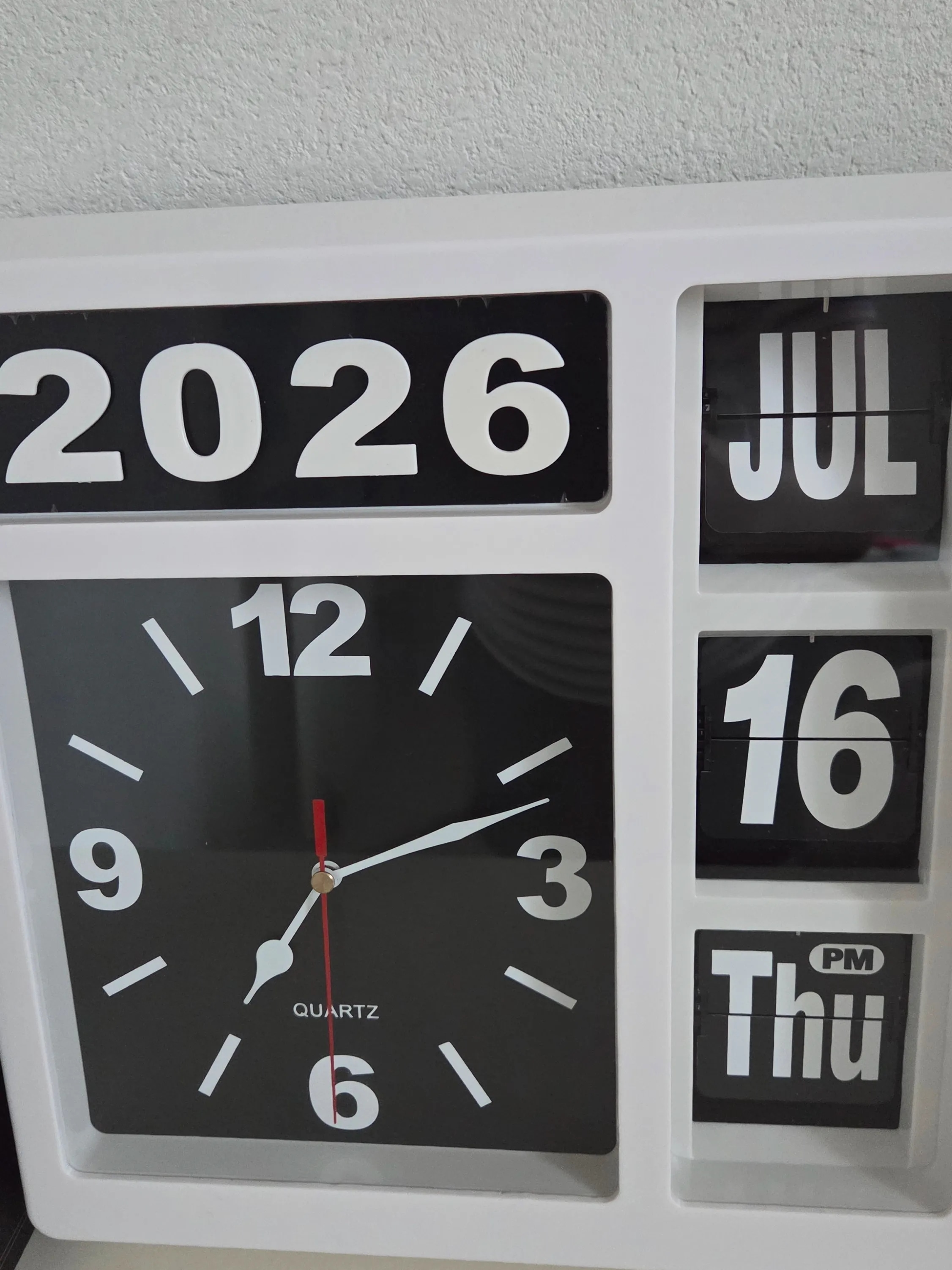 Wemble Silent Flip Perpetual Calendar Wall Clock user photo