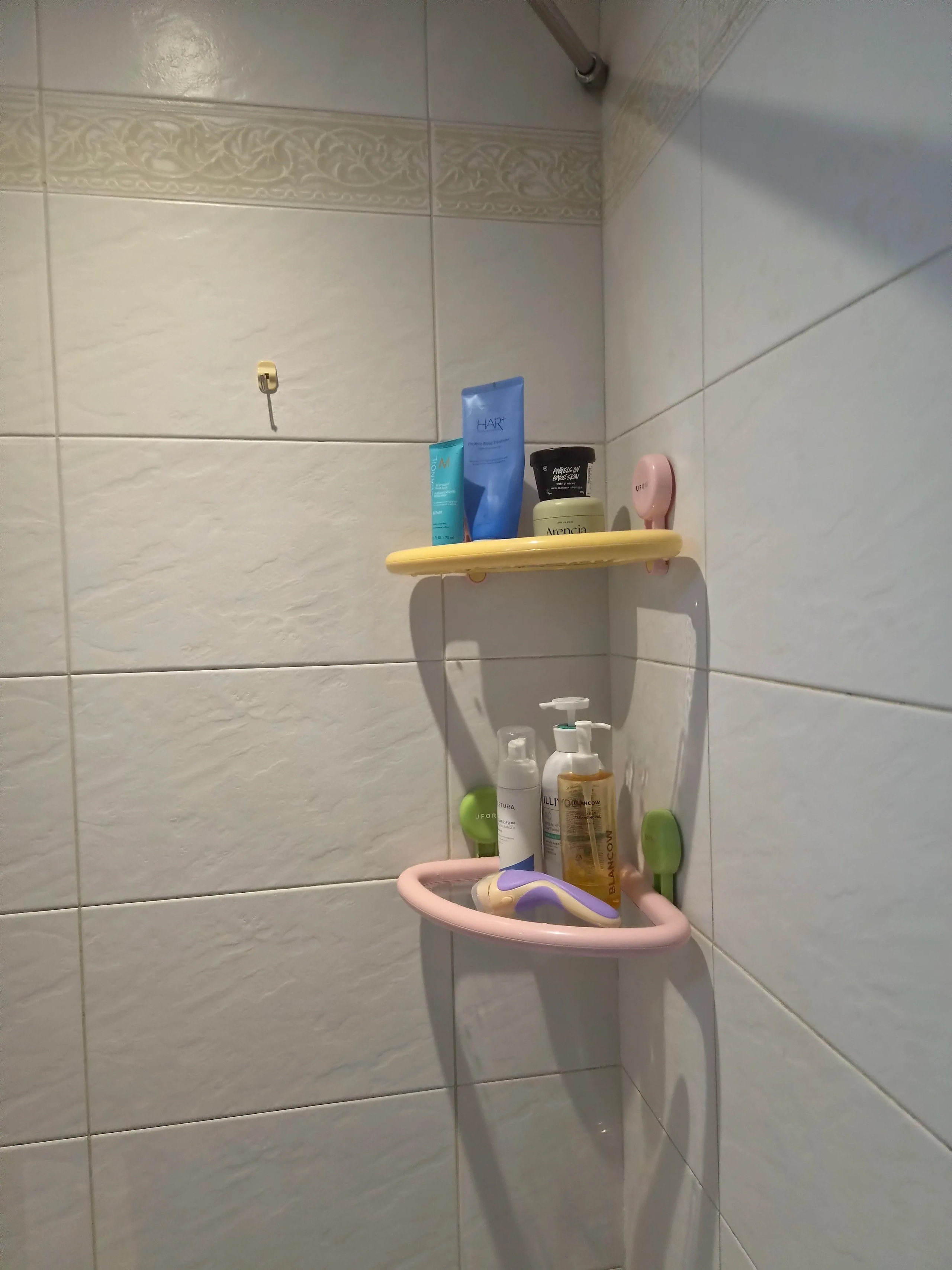 No-Drill Pastel Bathroom Storage Shelf user photo