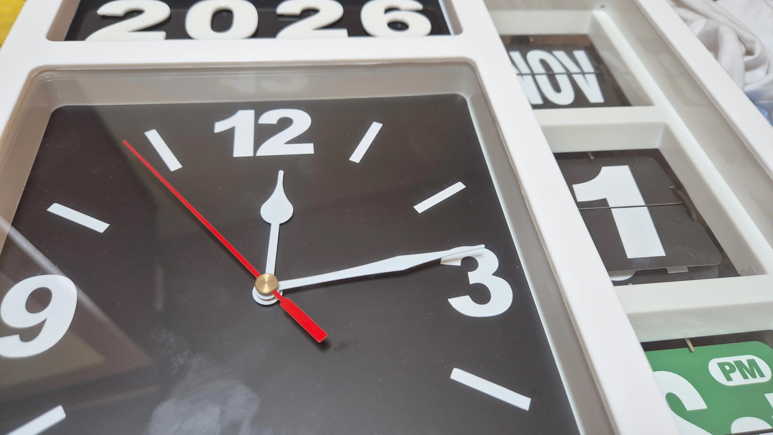 Wemble Silent Flip Perpetual Calendar Wall Clock user photo