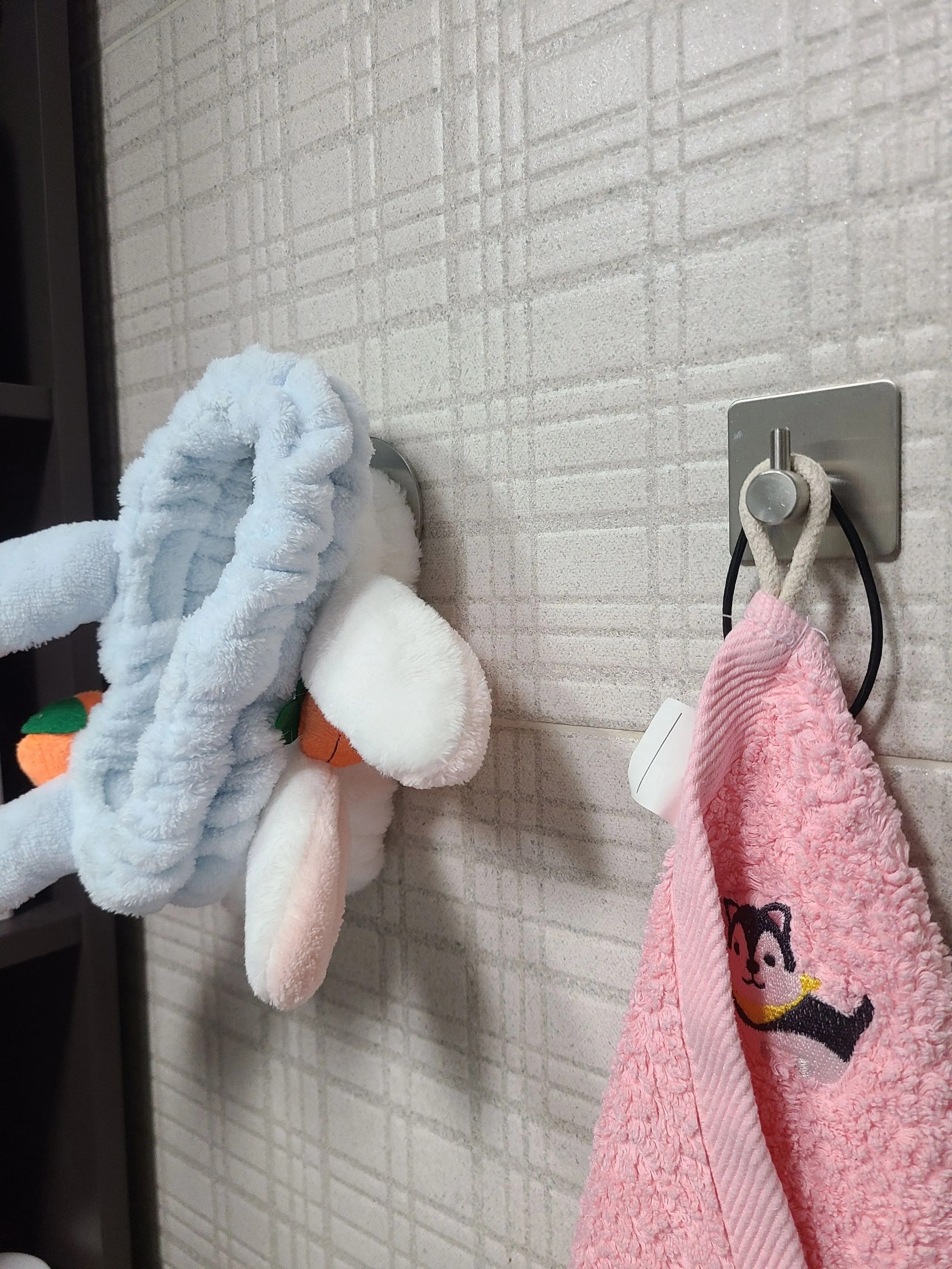 304 Stainless Steel Adhesive T-Shaped Wall Hook user photo