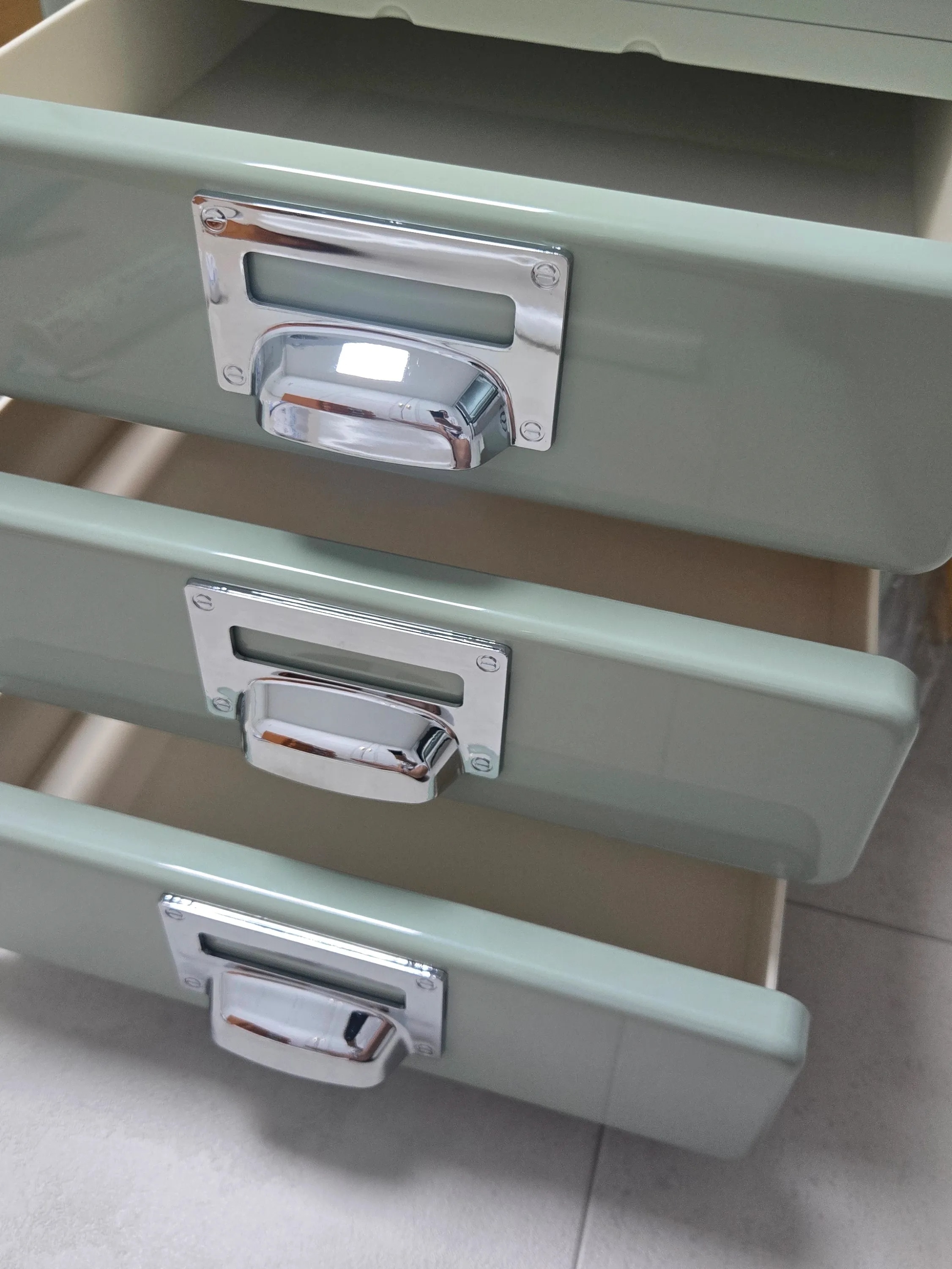 Moto Mini Desk Drawer Cabinet user photo