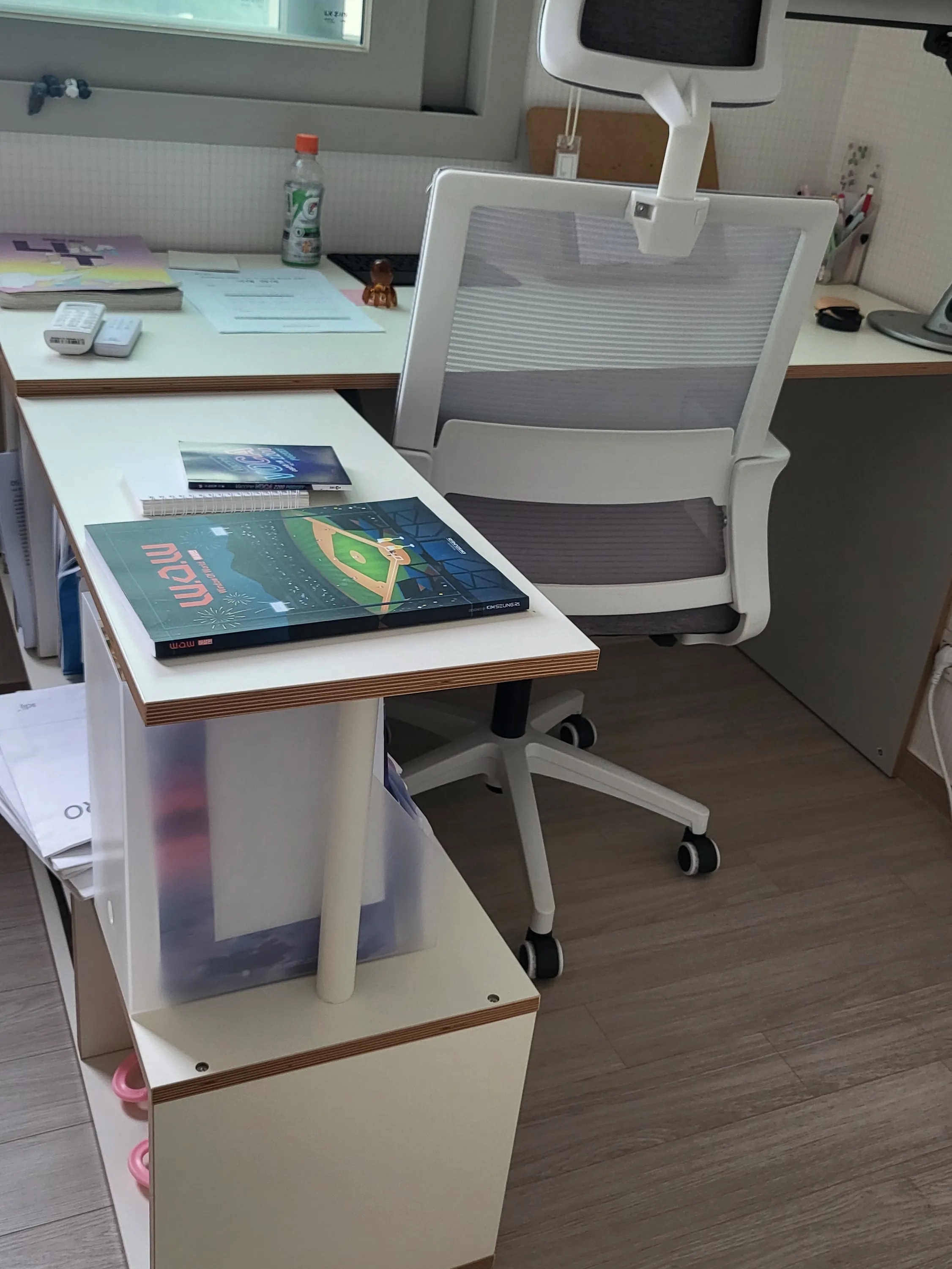 Bridge E0 Corner Desk & Bookshelf Set user photo