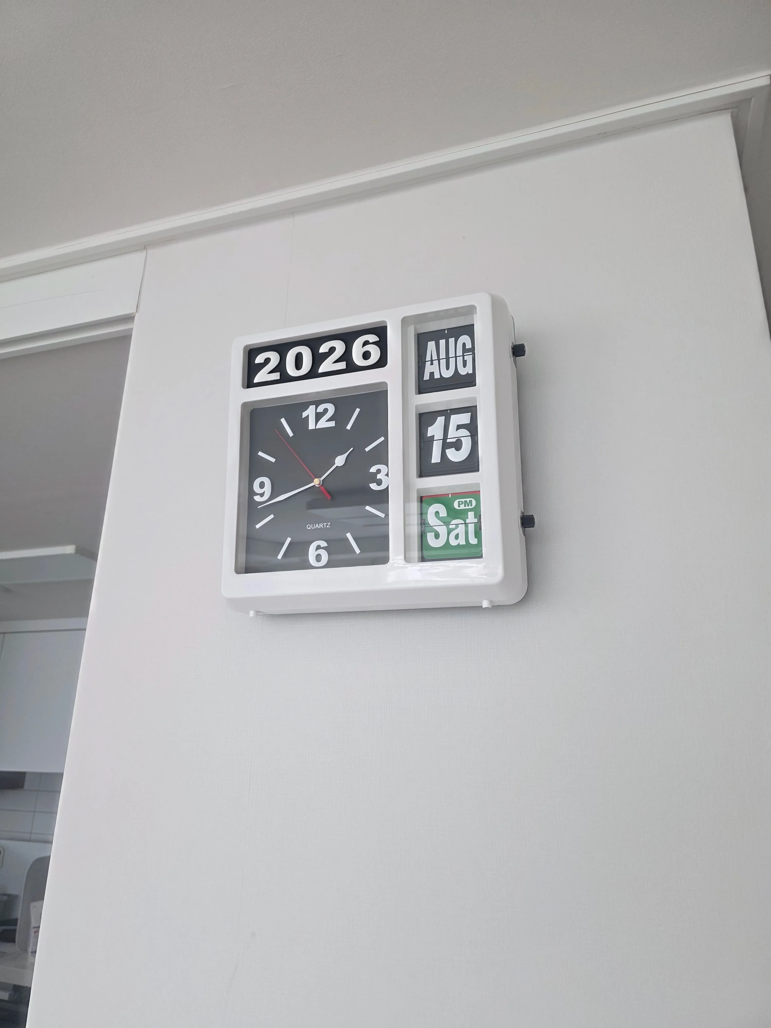 Wemble Silent Flip Perpetual Calendar Wall Clock user photo