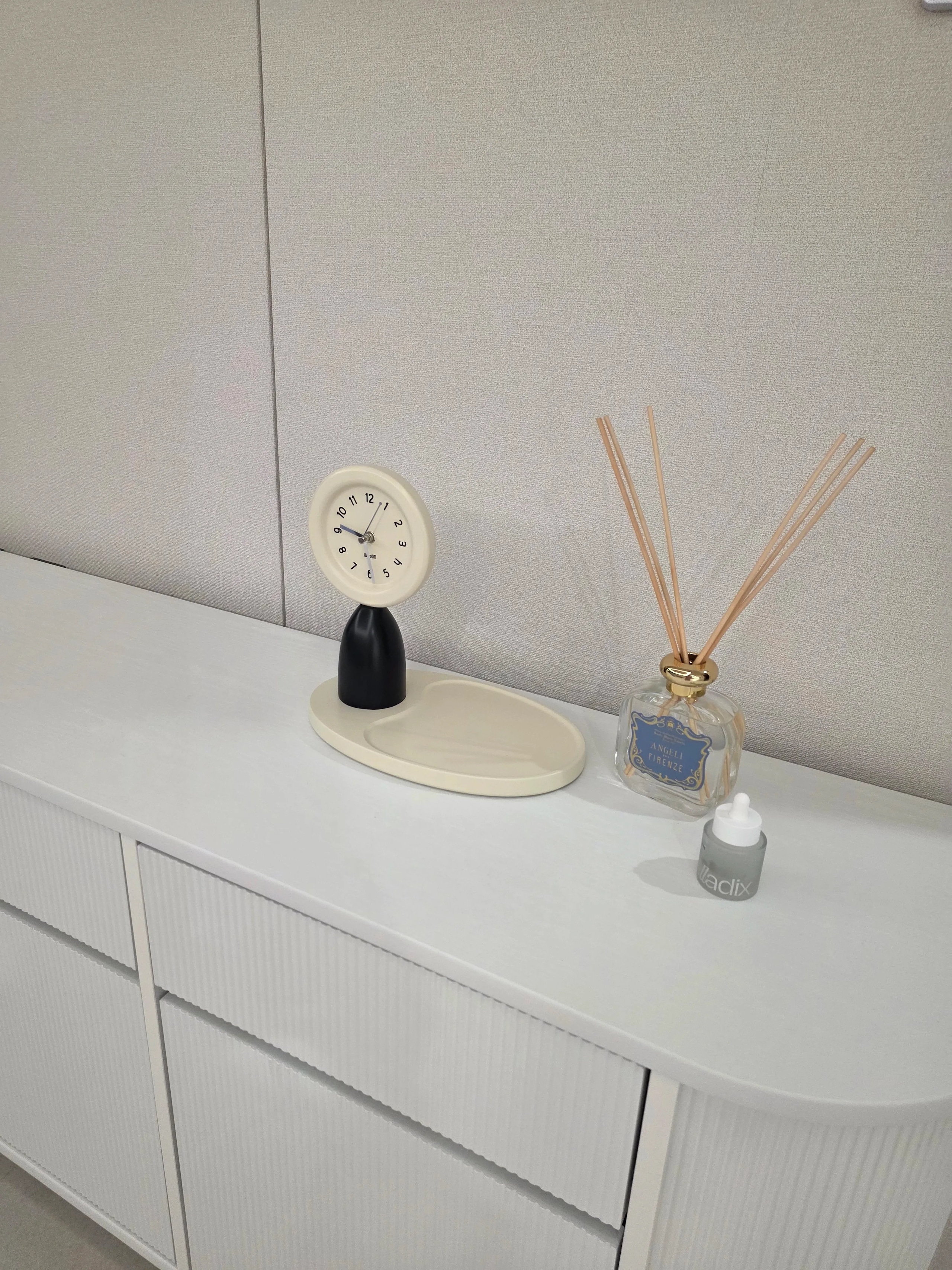 On My Mood Object Tray Table Clock user photo