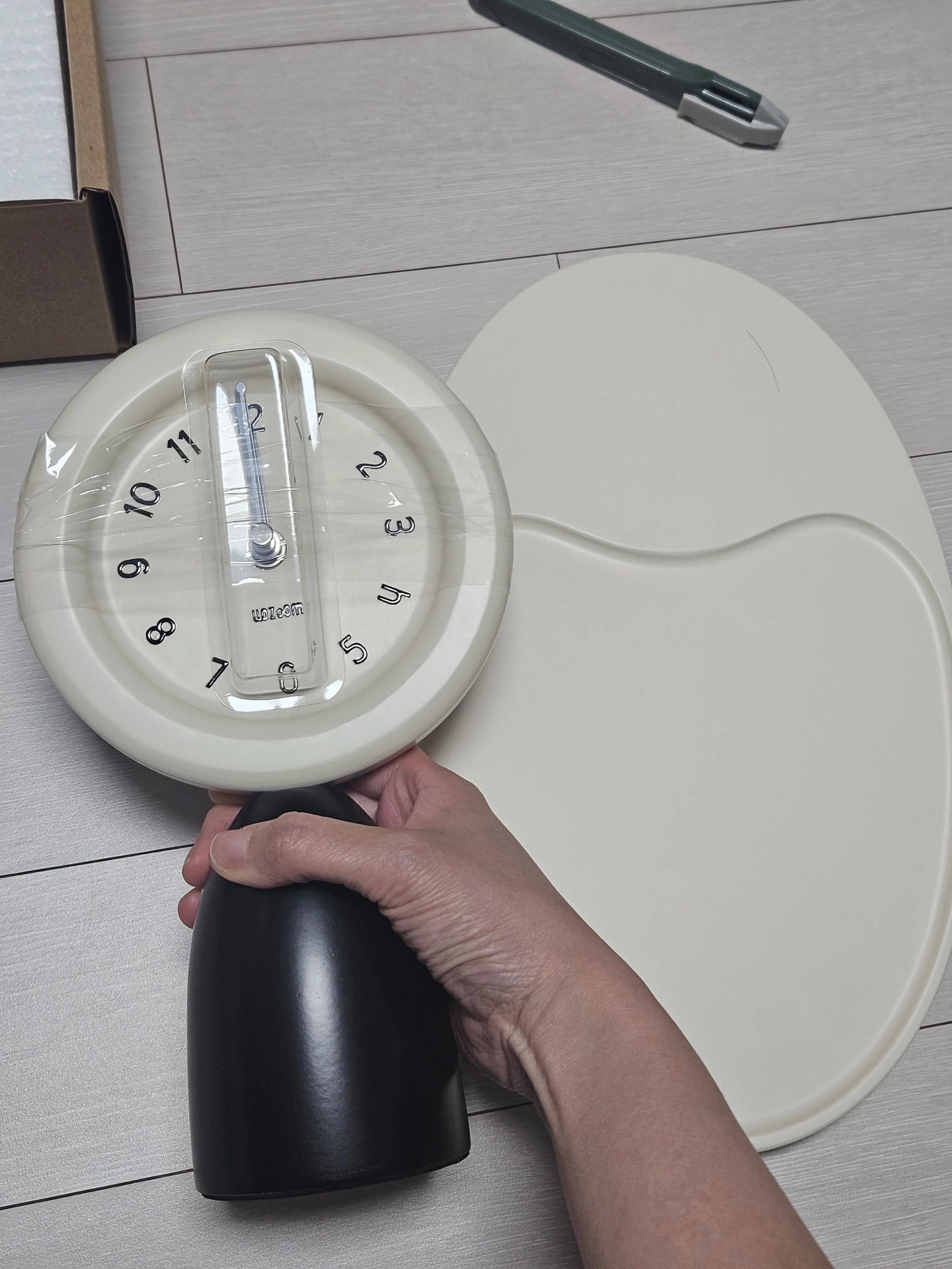 On My Mood Object Tray Table Clock user photo