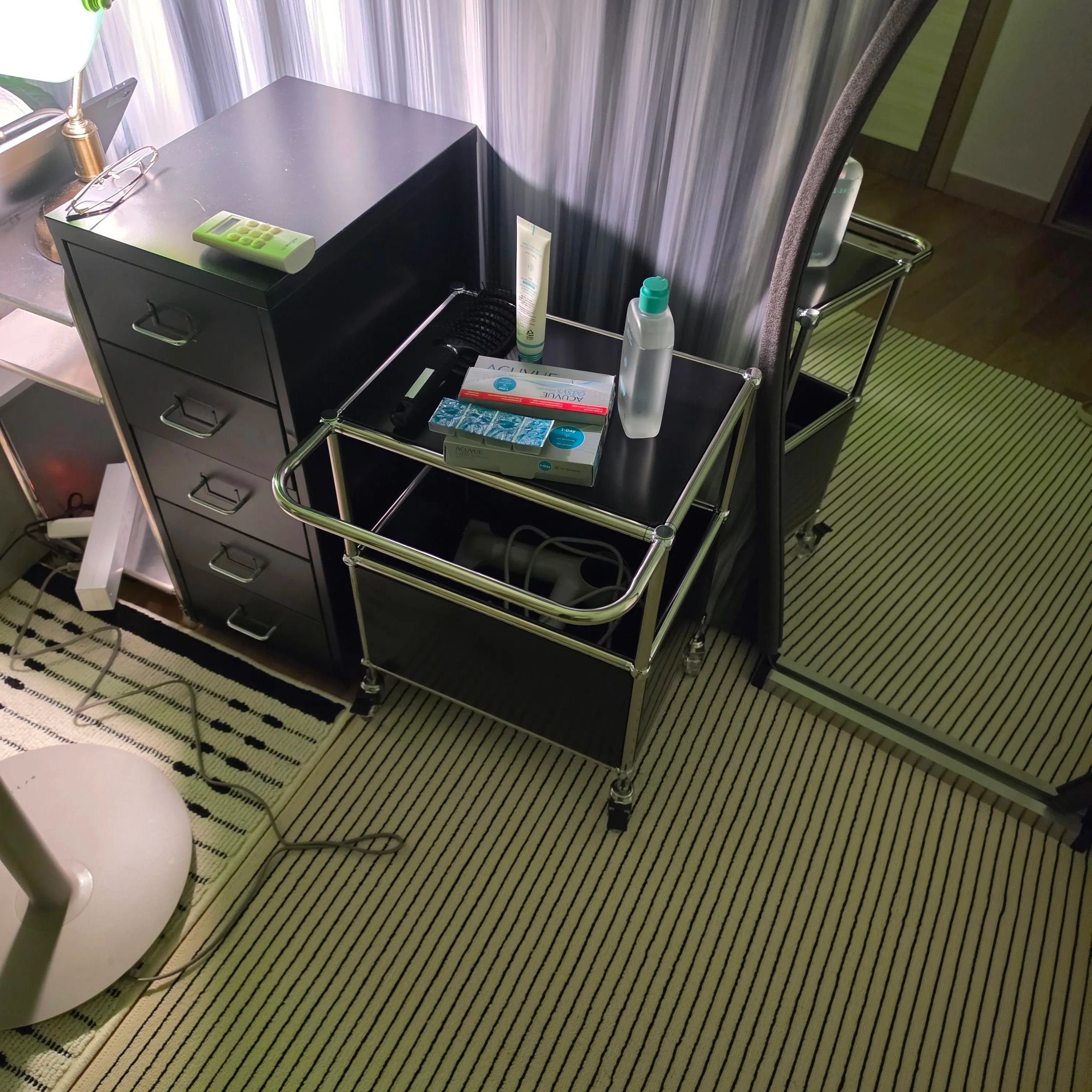 Ink Cube Modern Rolling Bar Cart user photo