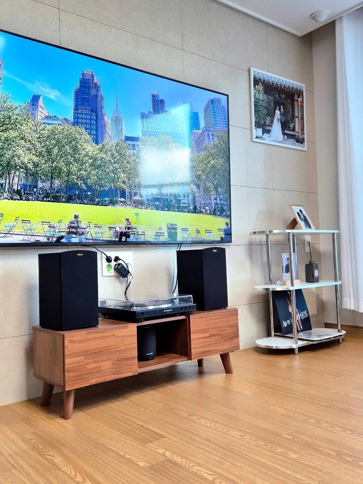 Bling Modern Modular Display Shelf user photo
