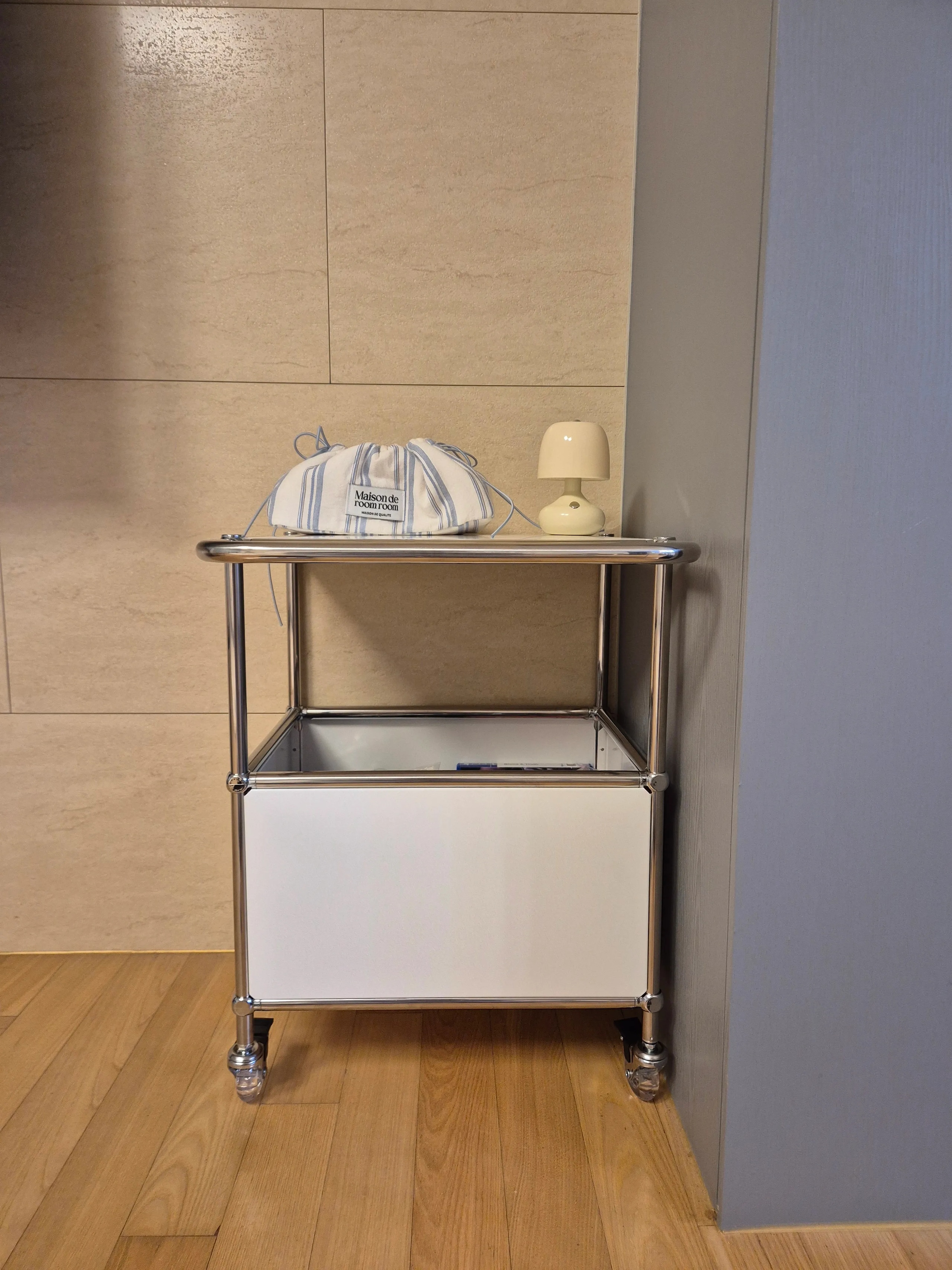 Ink Cube Modern Rolling Bar Cart user photo