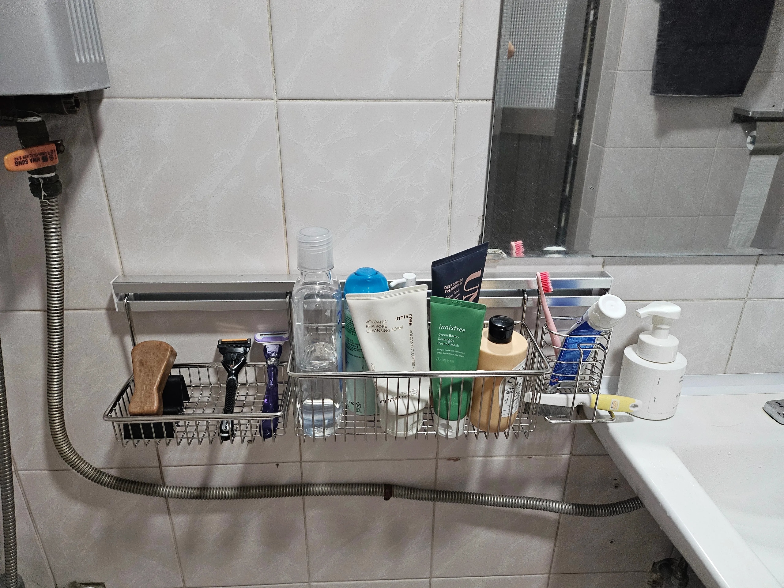 Modular Wall Rail Storage Organizer user photo