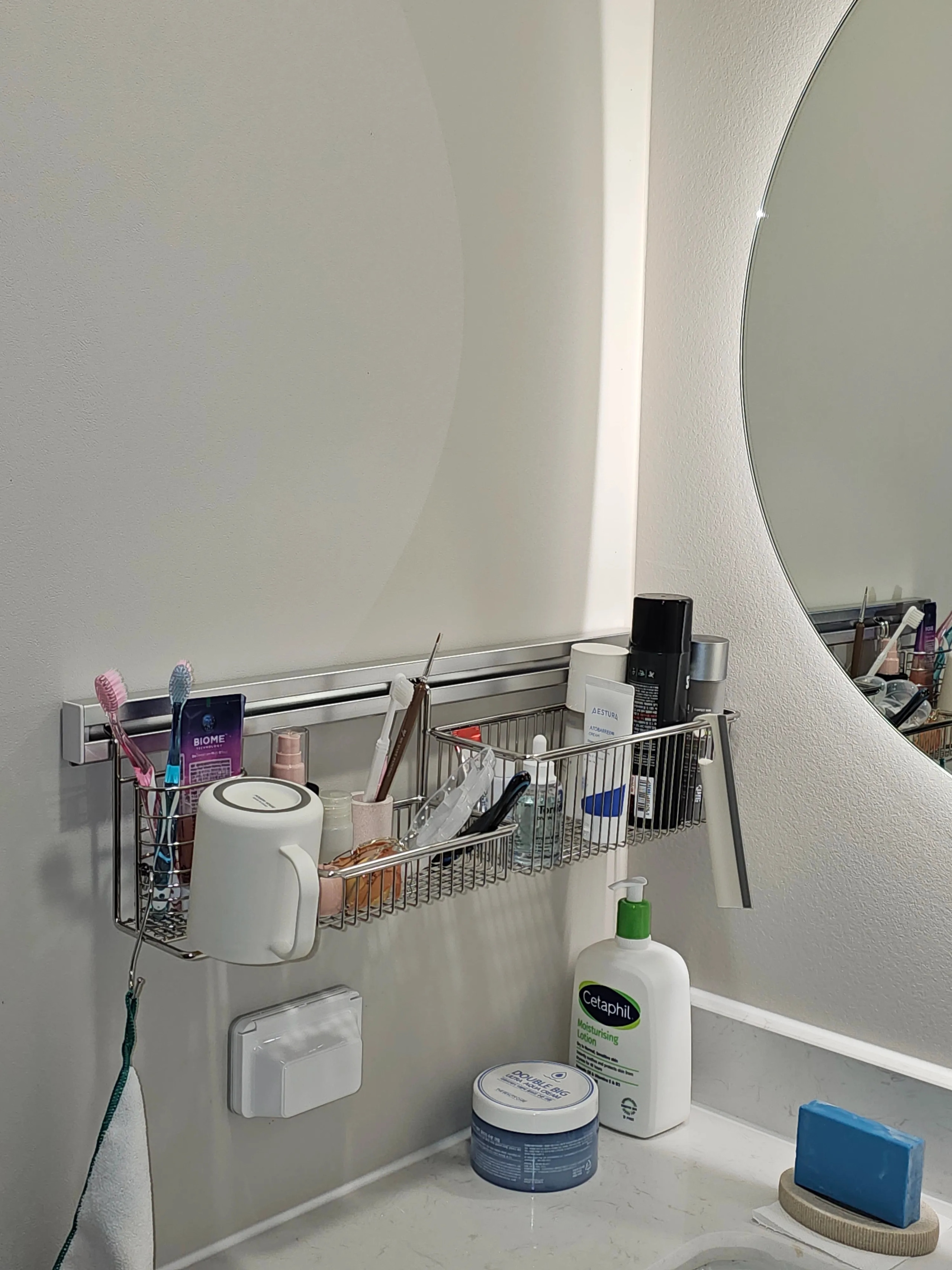 Modular Wall Rail Storage Organizer user photo