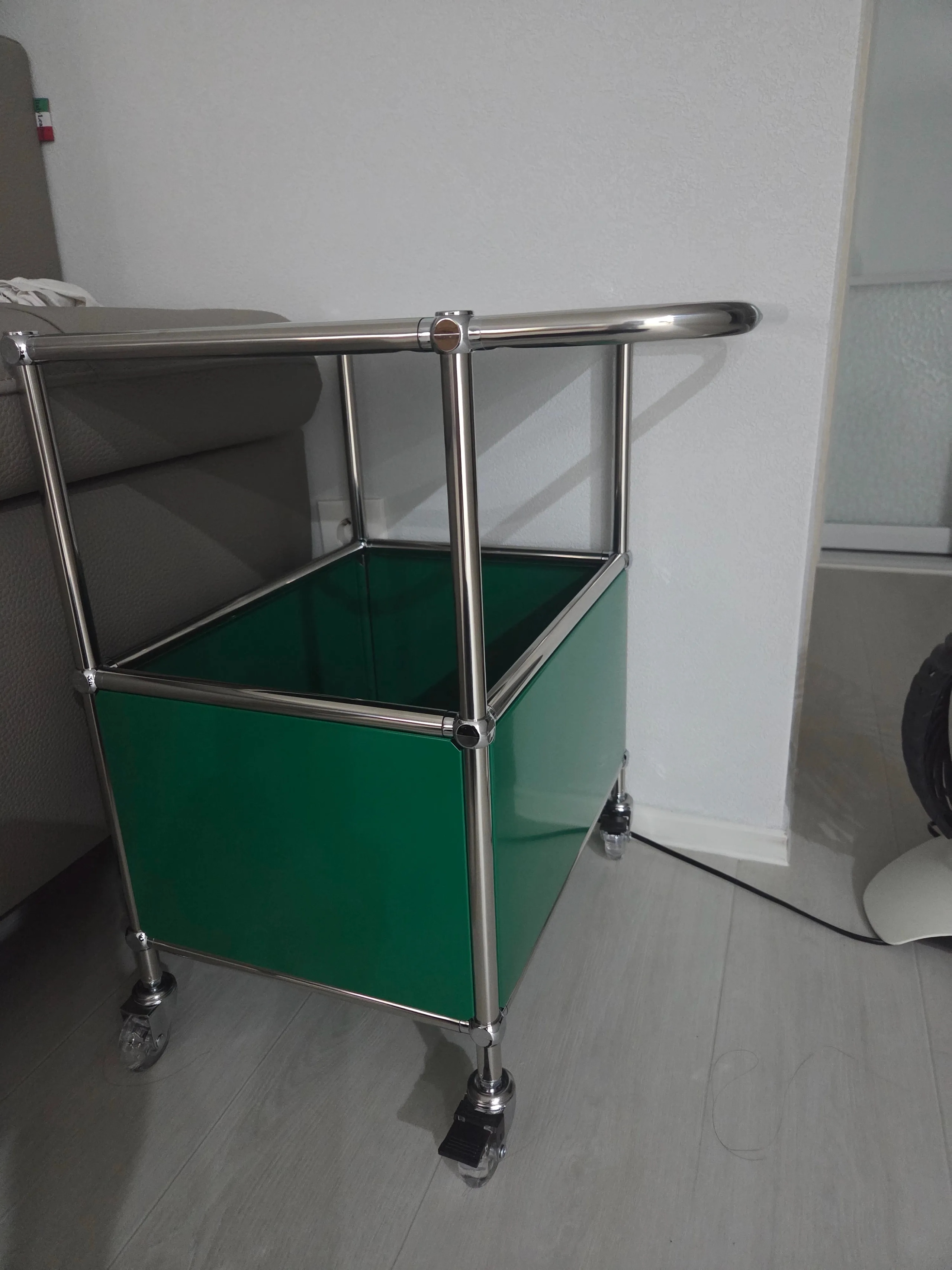 Ink Cube Modern Rolling Bar Cart user photo