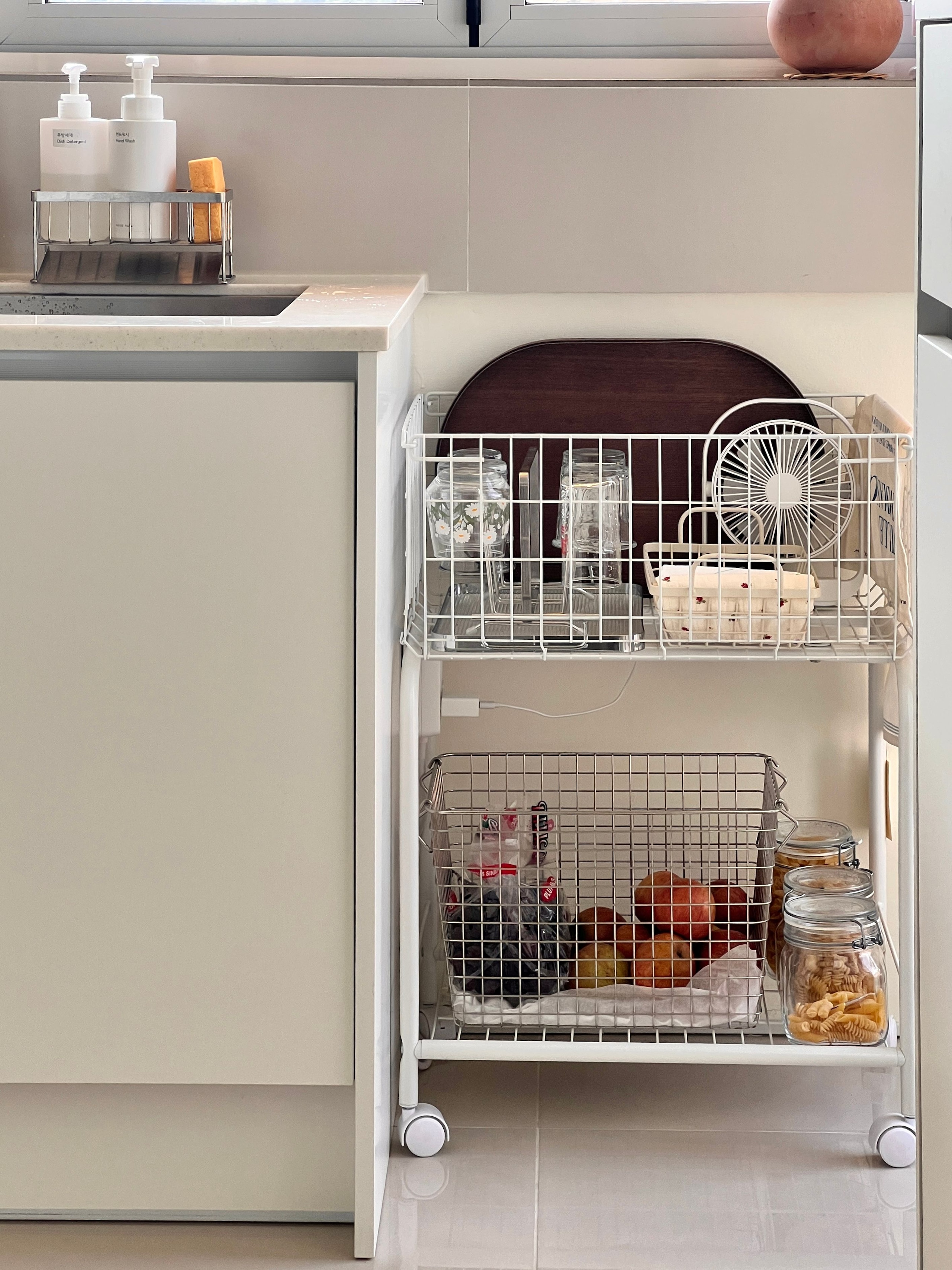 Minimal Rolling Wire Storage Cart user photo