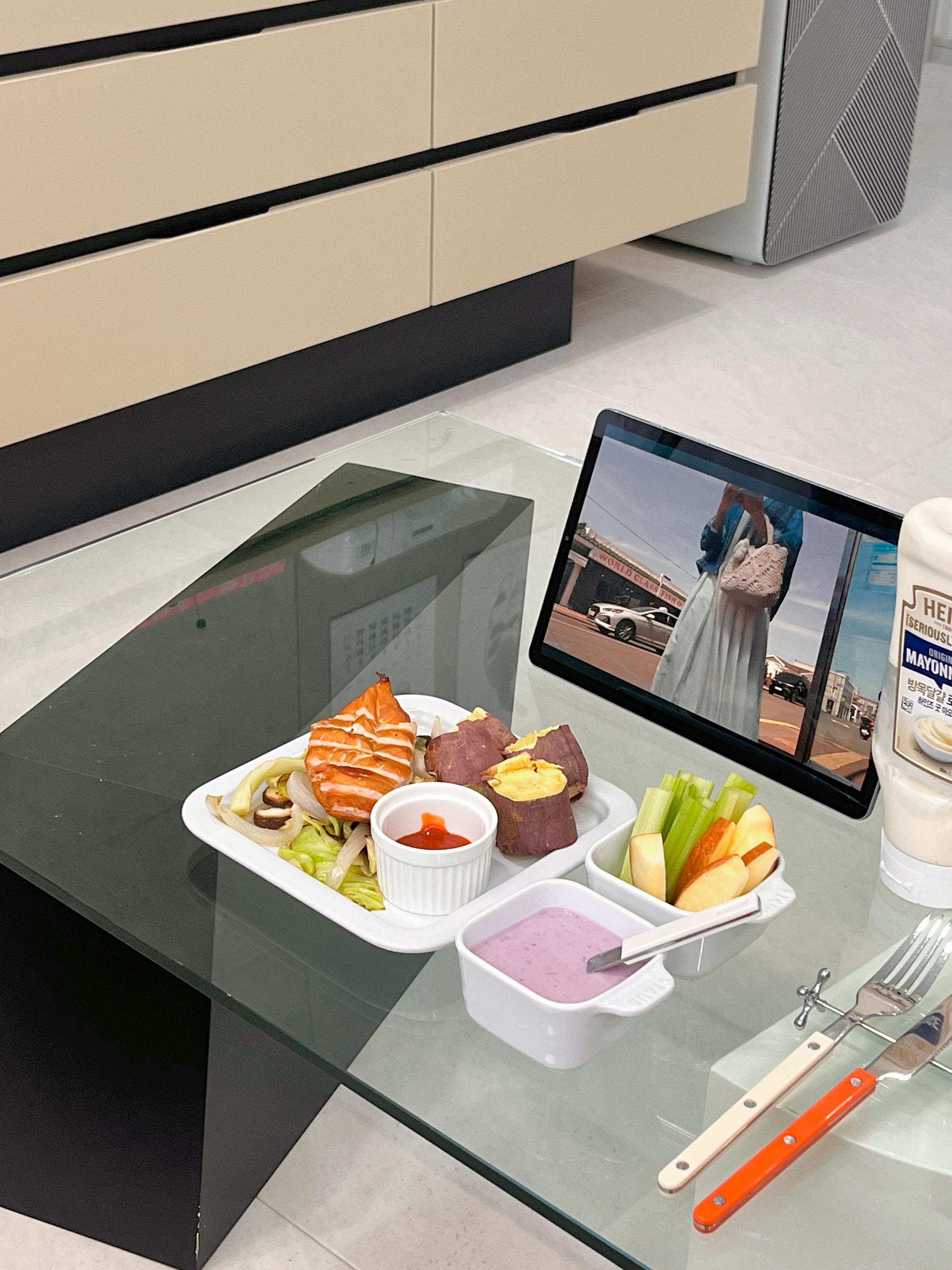 Modern Color-Handled Flatware Set for 2 (8-Piece) user photo