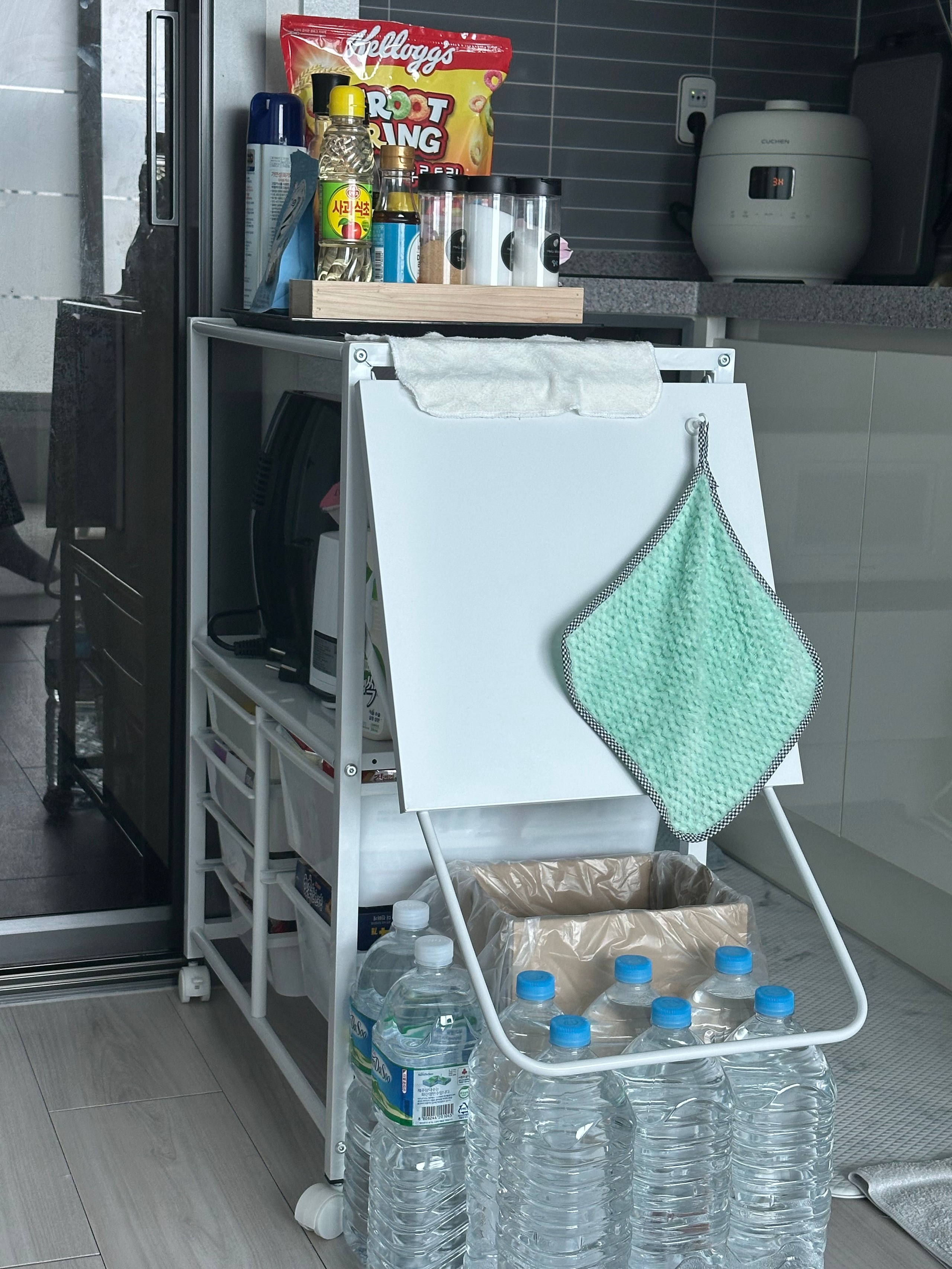 Expandable Rolling Microwave Storage Rack user photo