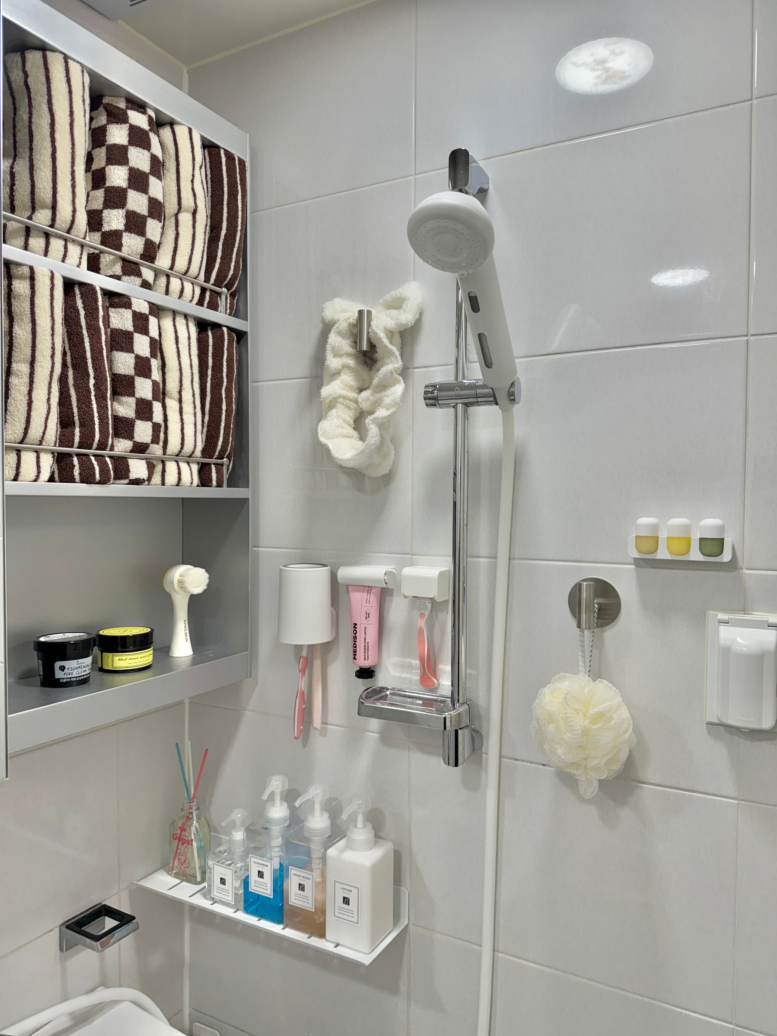 304 Stainless Steel Adhesive T-Shaped Wall Hook user photo