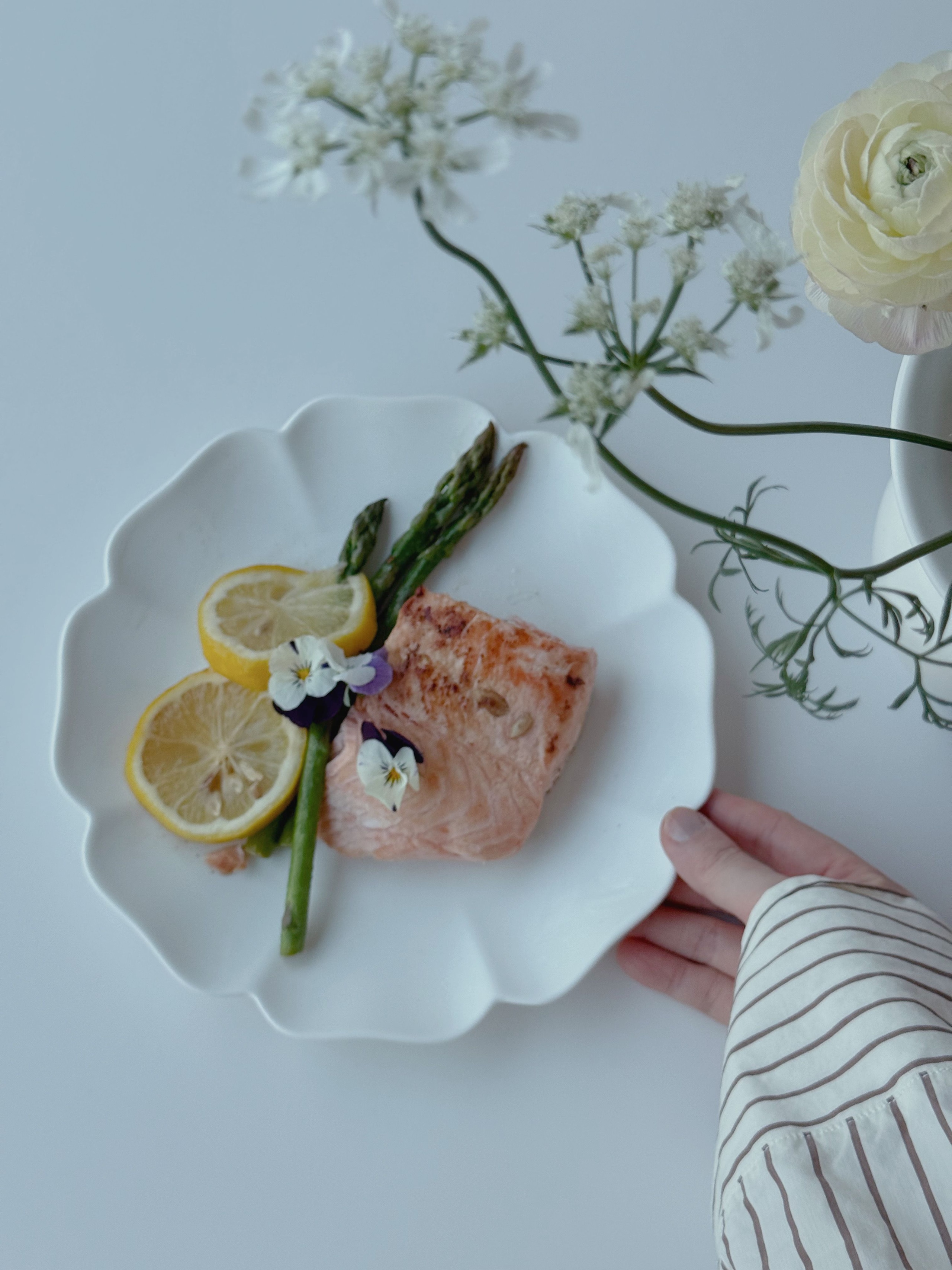 Eunseol Petal Dinnerware Set (12-Piece) user photo