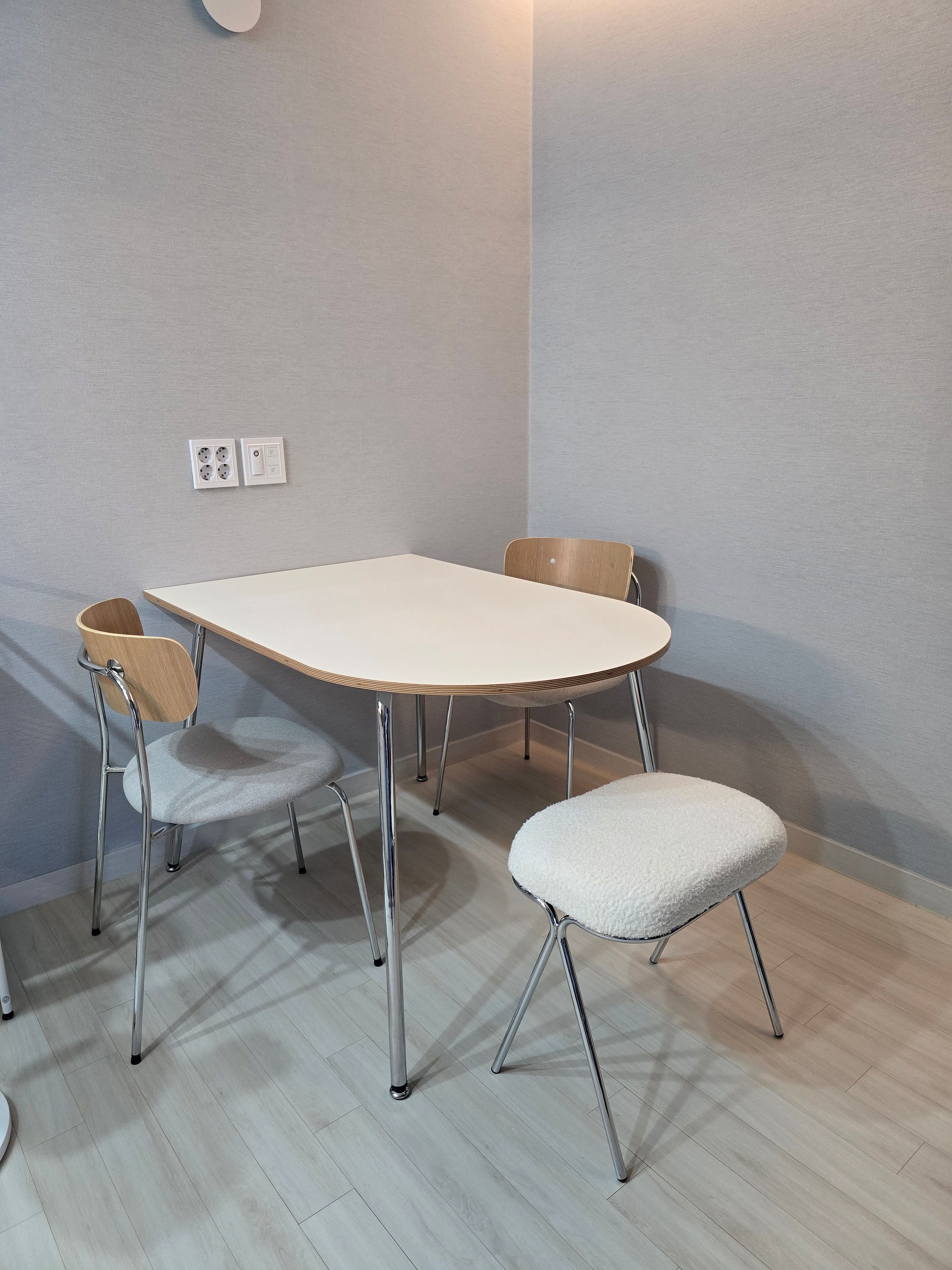 Chrome Half-Oval Mid-Century Table user photo