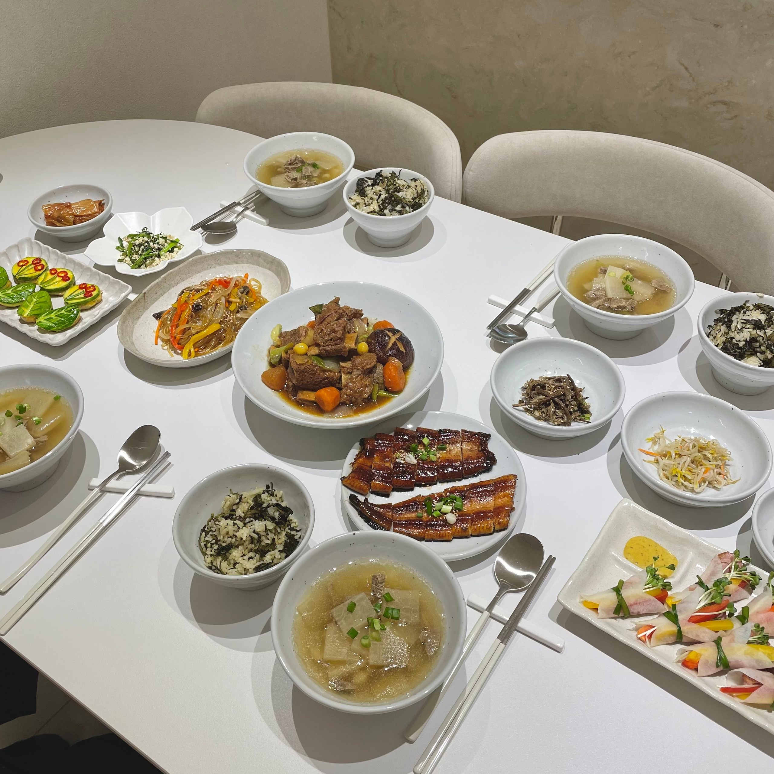 Eunseol Petal Dinnerware Set (12-Piece) user photo