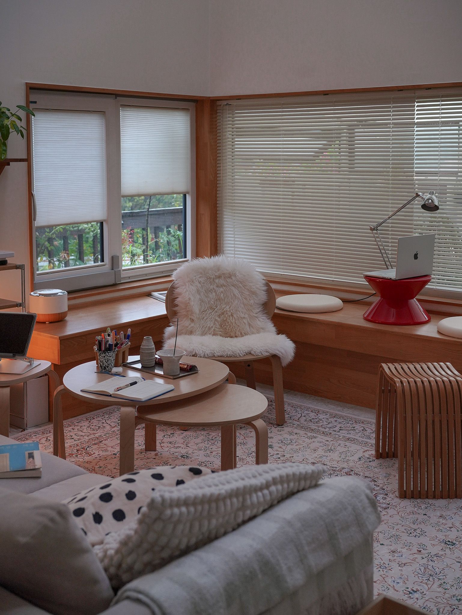 Sandglass Mid-Century Stool user photo