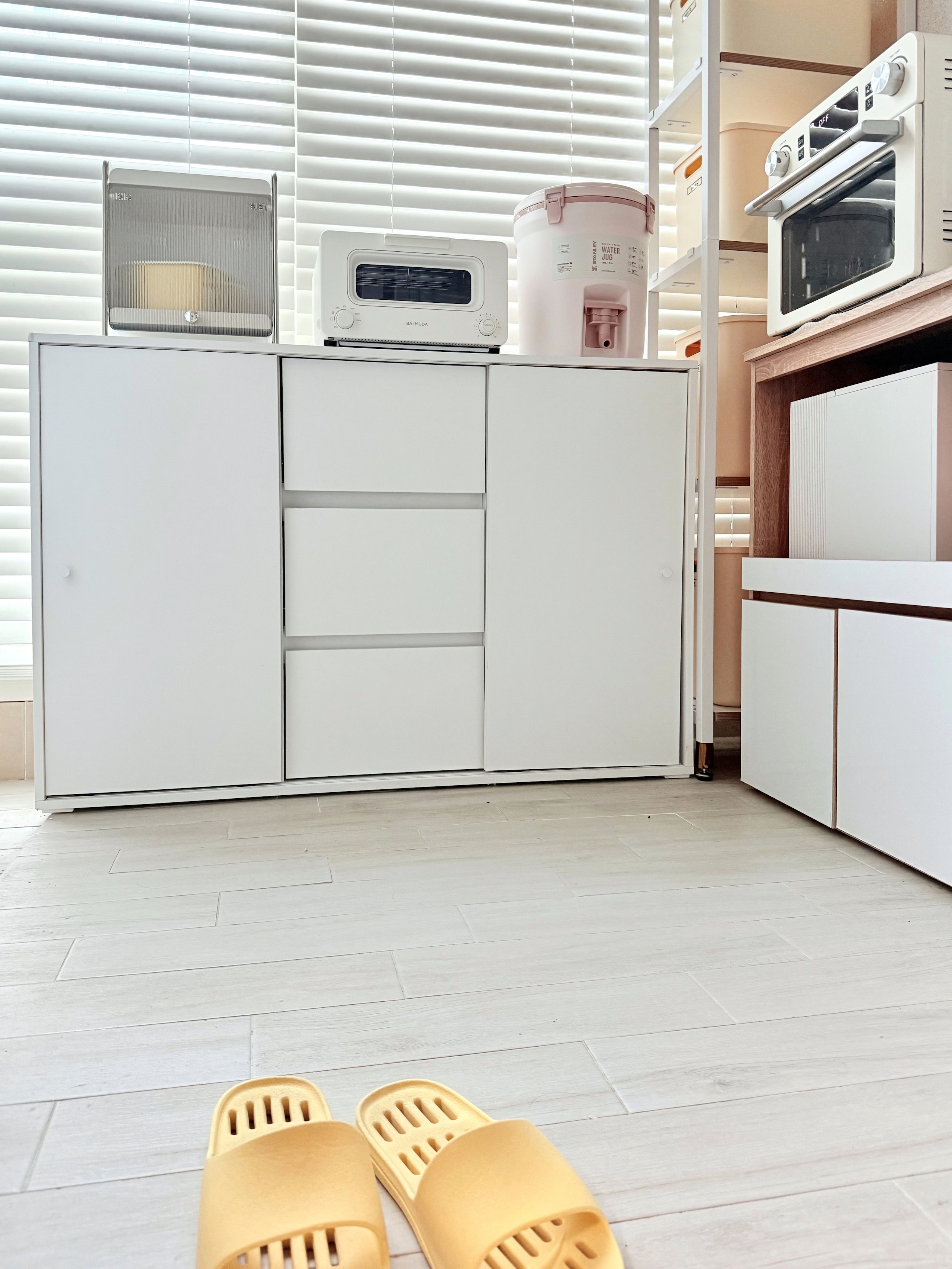 White Sliding Door Metal Storage Cabinet user photo