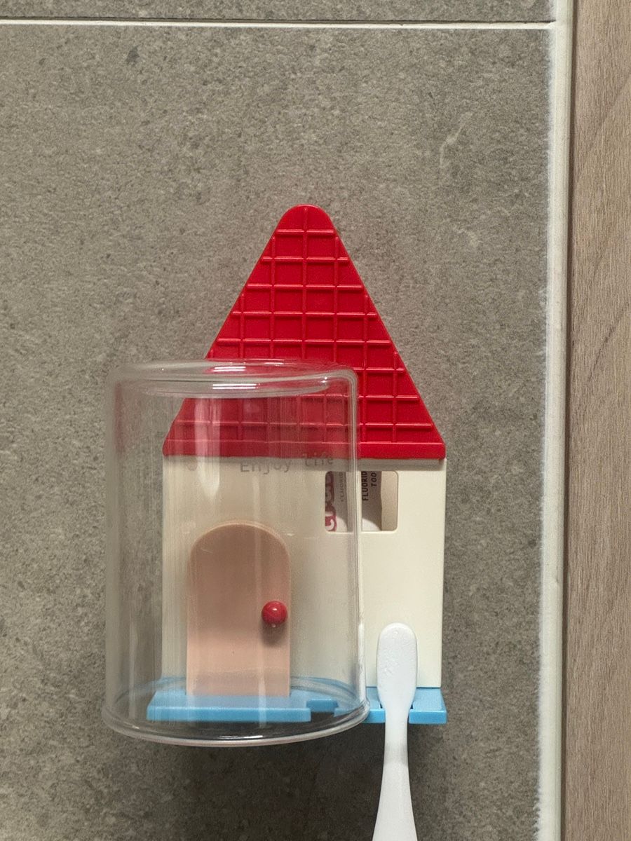 Flip House Toothbrush Holder Set user photo