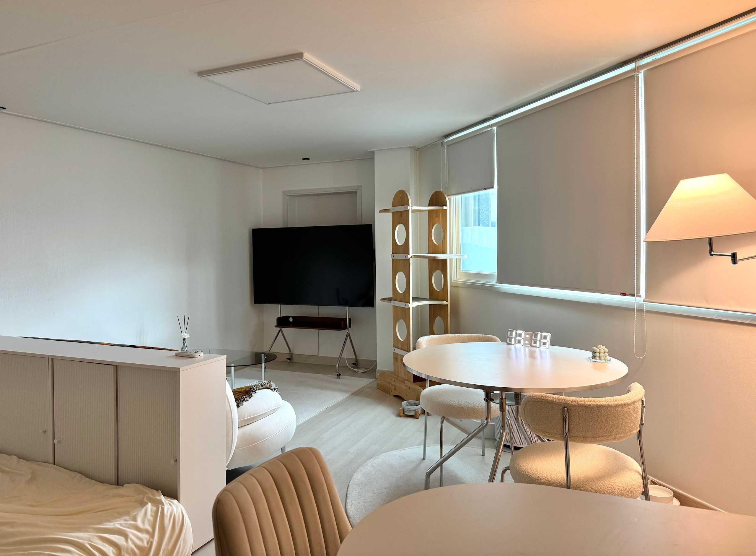 Round Steel Leg Dining Table user photo