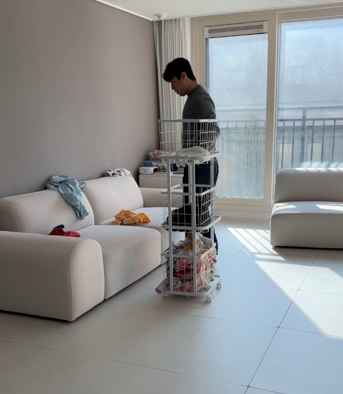 Dove 4-Frame 3-Tier Rolling Laundry Basket Trolley user photo